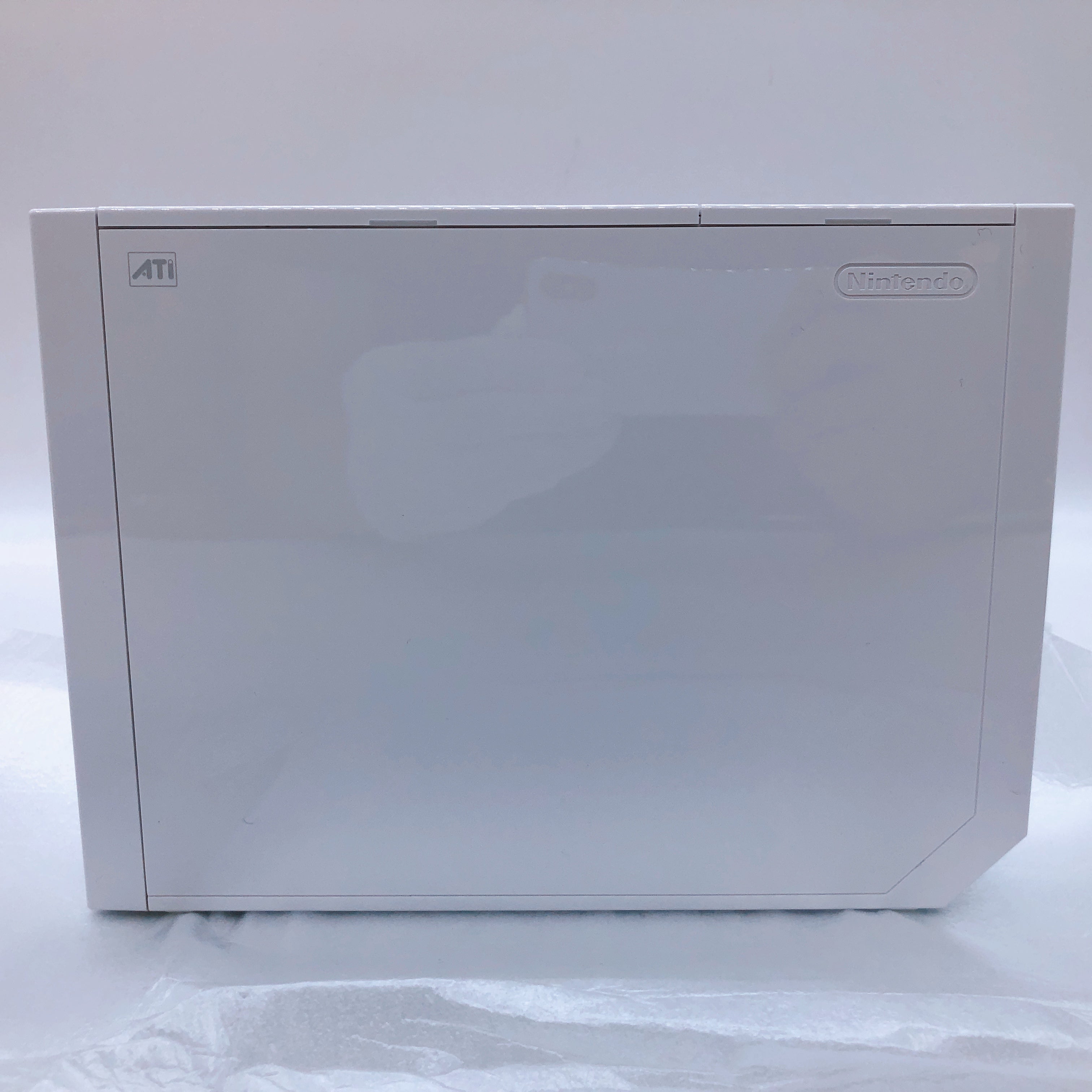 Nintendo Wii Sports Resort Game Console w/ 2 Remote Controls Plus Pack ver White