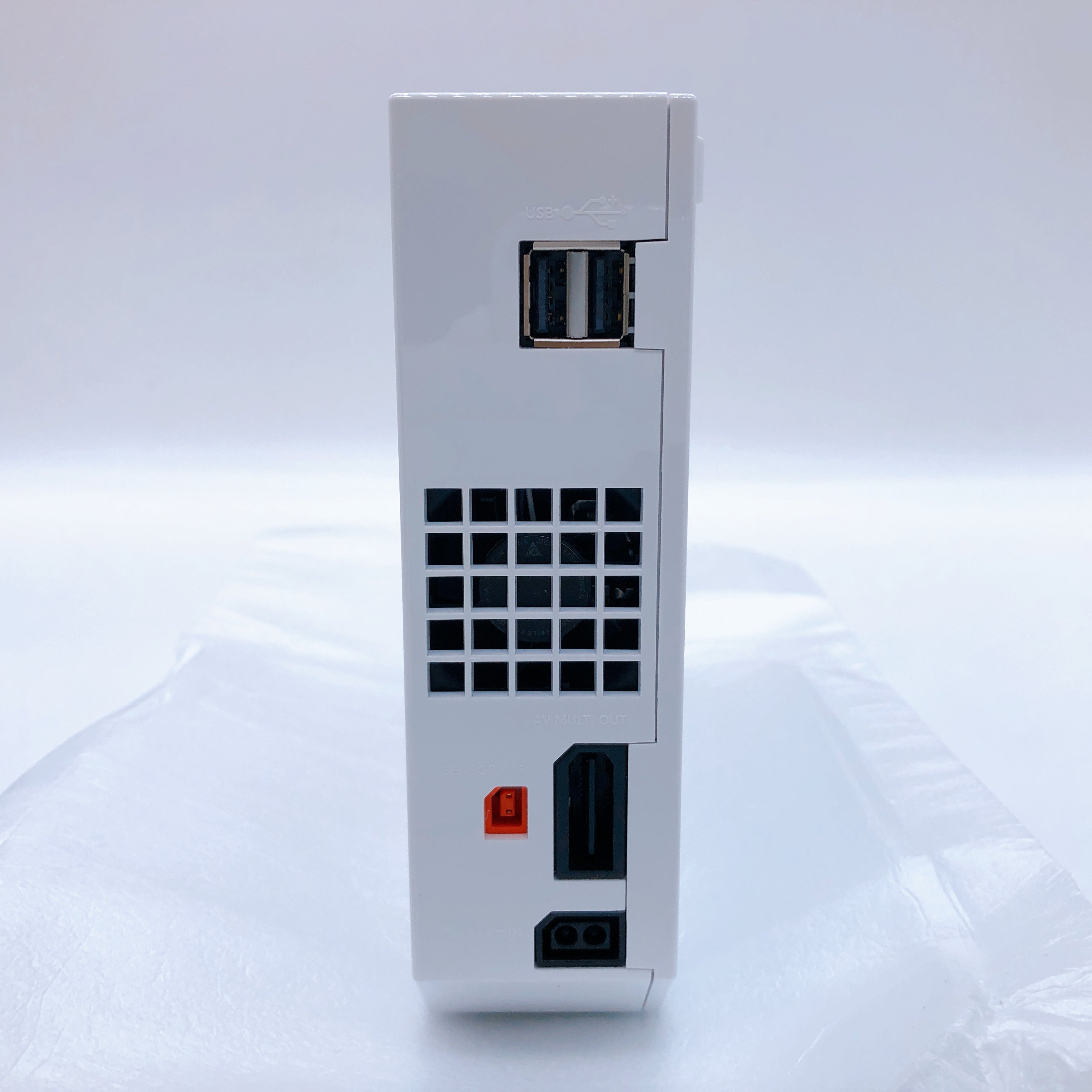 Nintendo Wii Sports Resort Game Console w/ 2 Remote Controls Plus Pack ver White