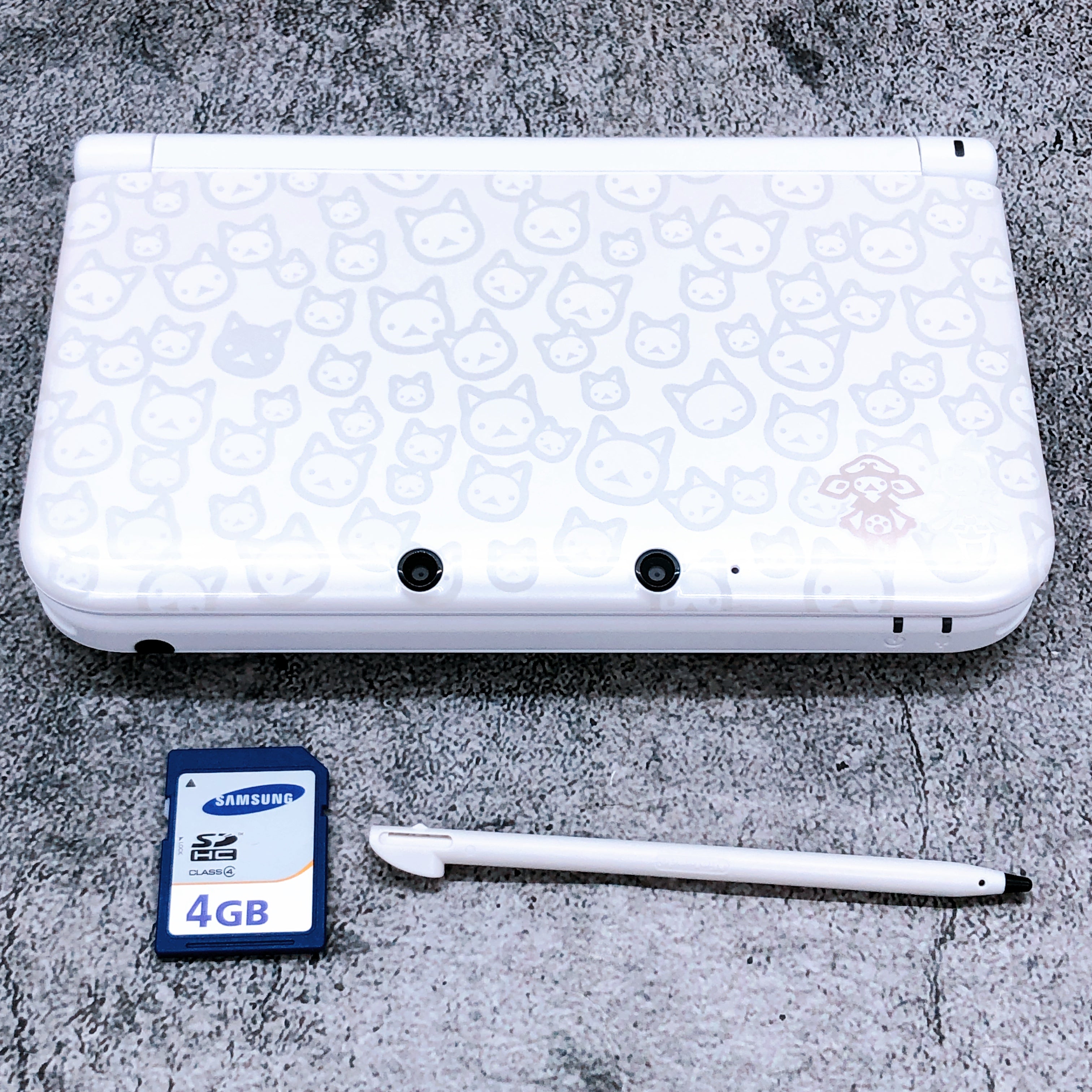 Nintendo 3DS LL Airou White Monster Hunter 4 Special Pack Console Boxed Tested