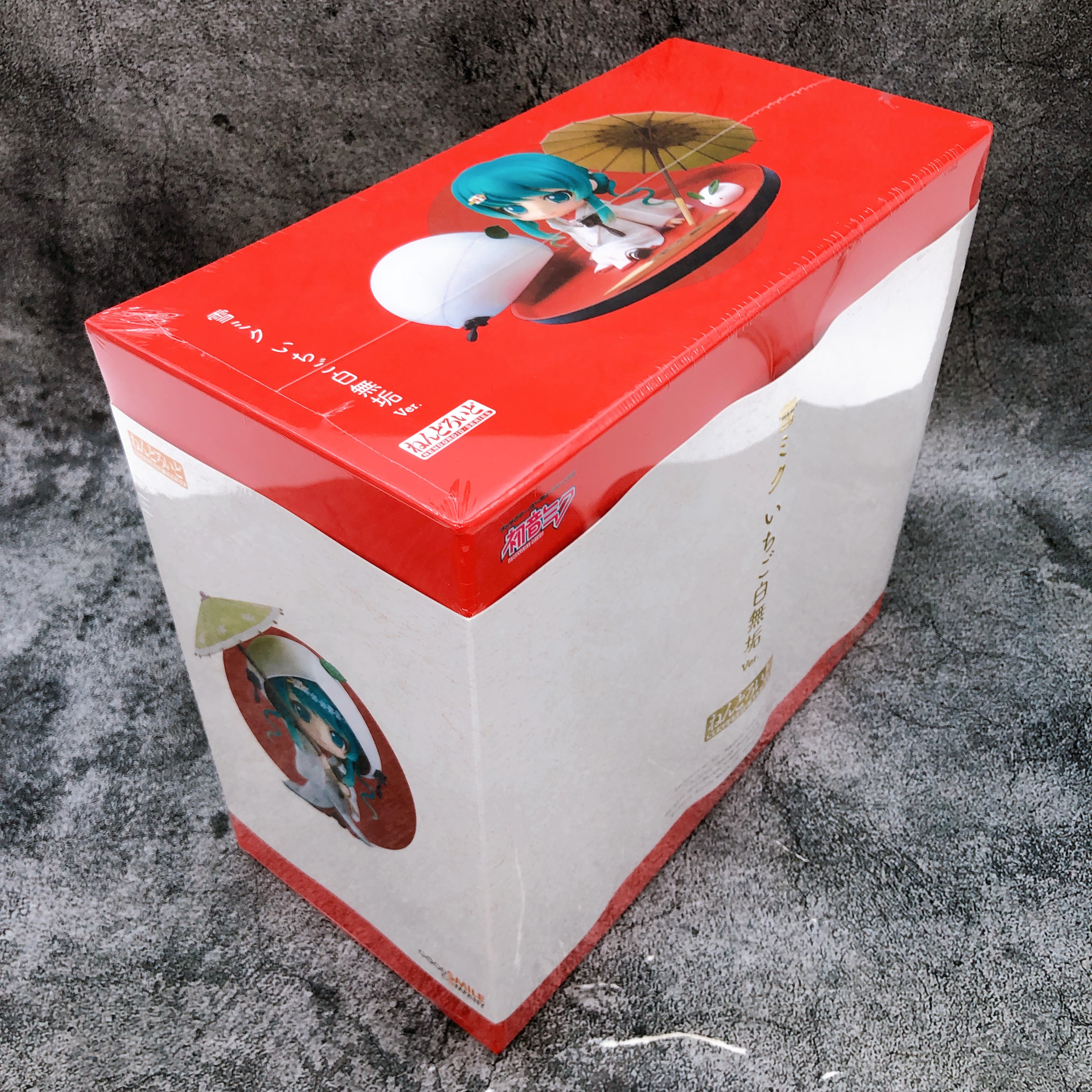 Snow Miku Strawberry White Kimono ver. Nendoroid 303 Action Figure Japan NEW