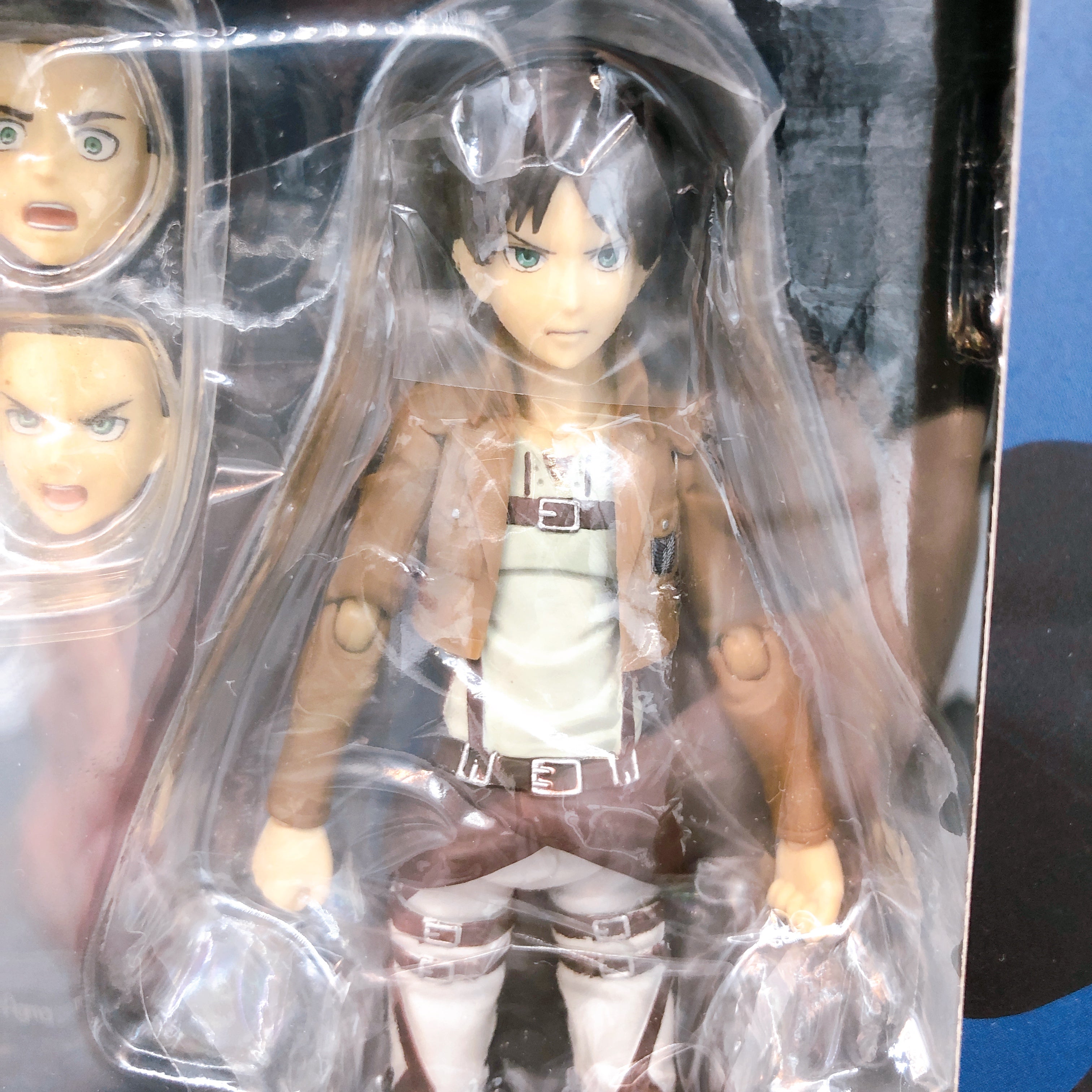 Attack on Titan Eren Jeager figma 207 Action Figure Max Factory Japan AUTHENTIC