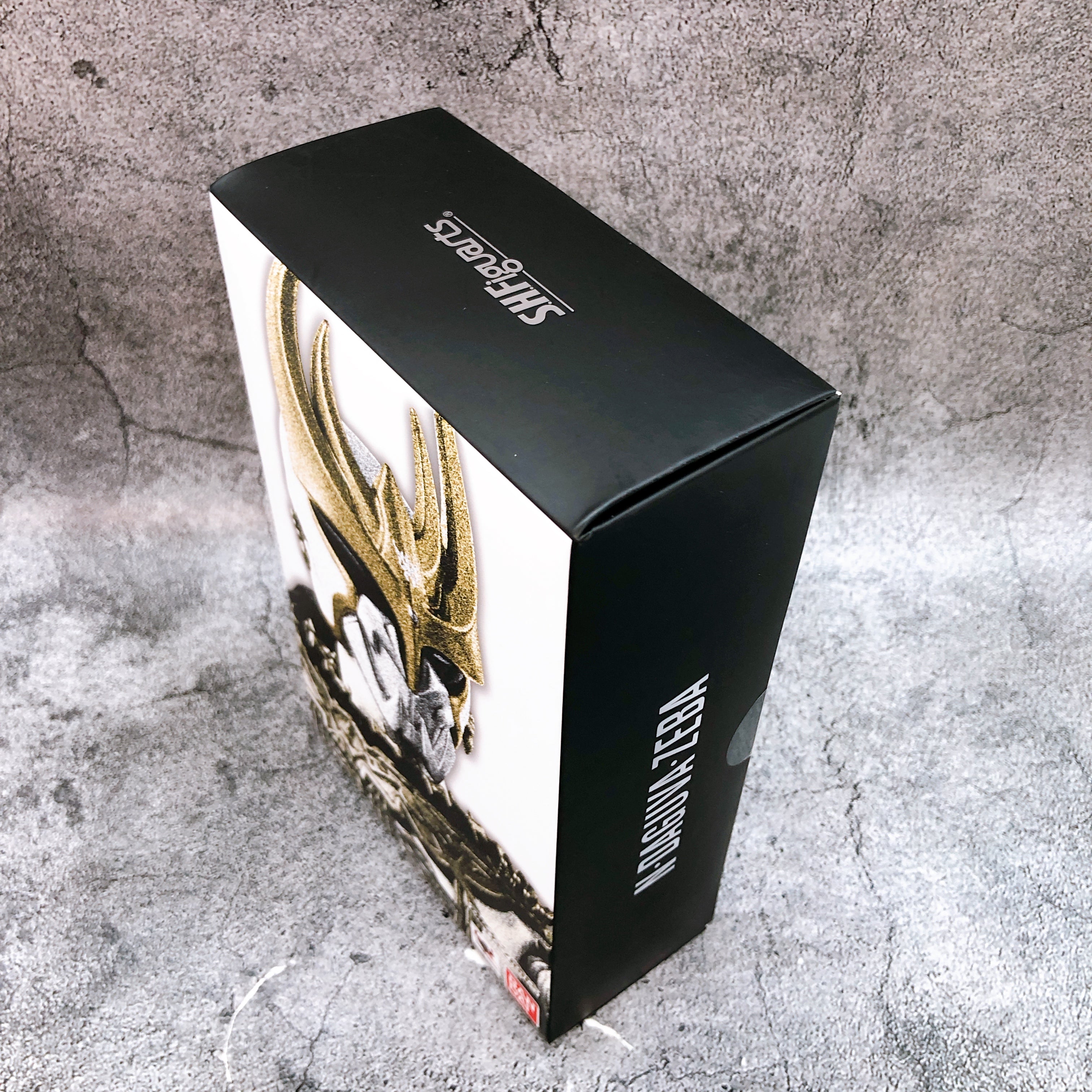 N Daguva Zeba Kamen Rider Kuuga S.H.Figuarts Shinkocchou Seihou Action Figure