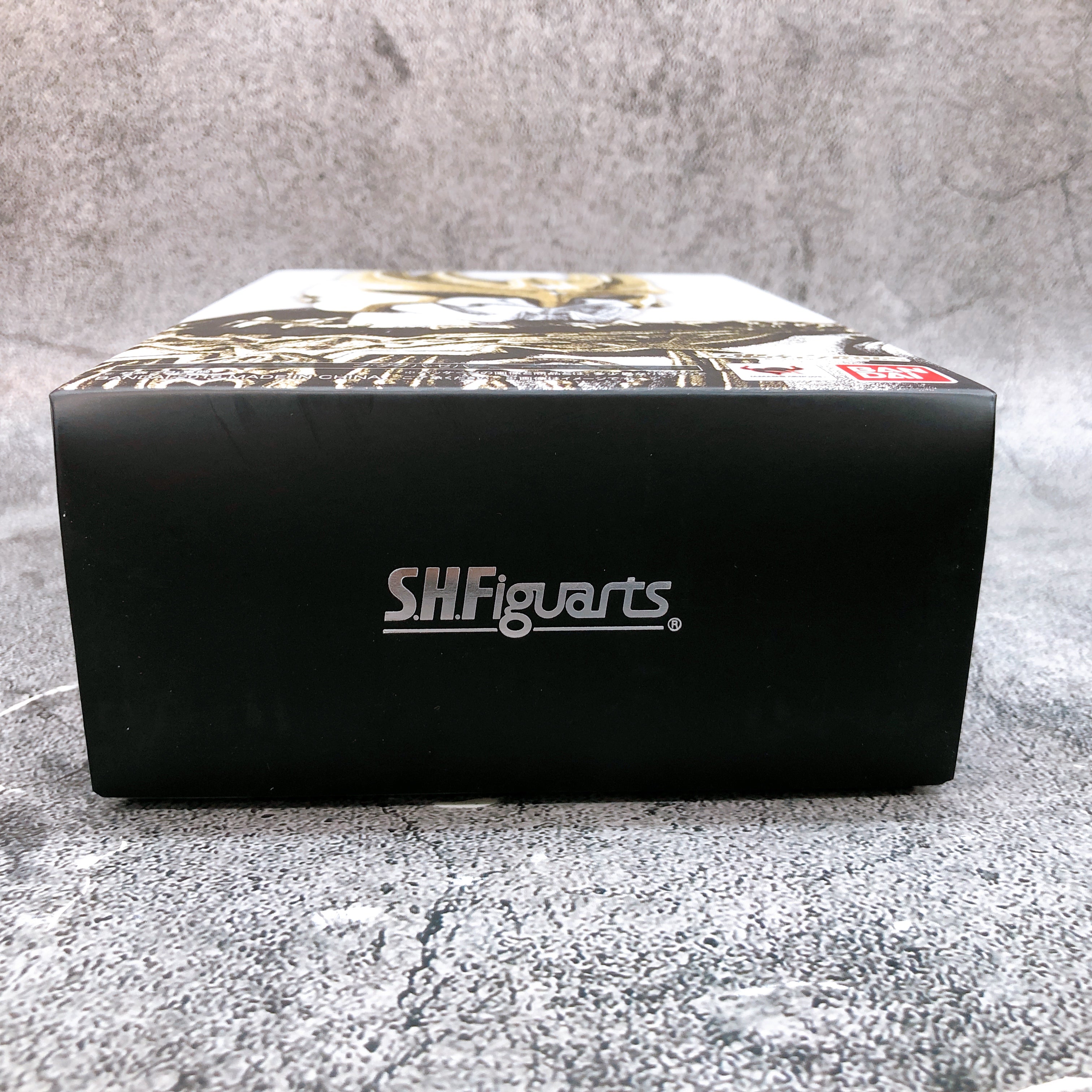 N Daguva Zeba Kamen Rider Kuuga S.H.Figuarts Shinkocchou Seihou Action Figure