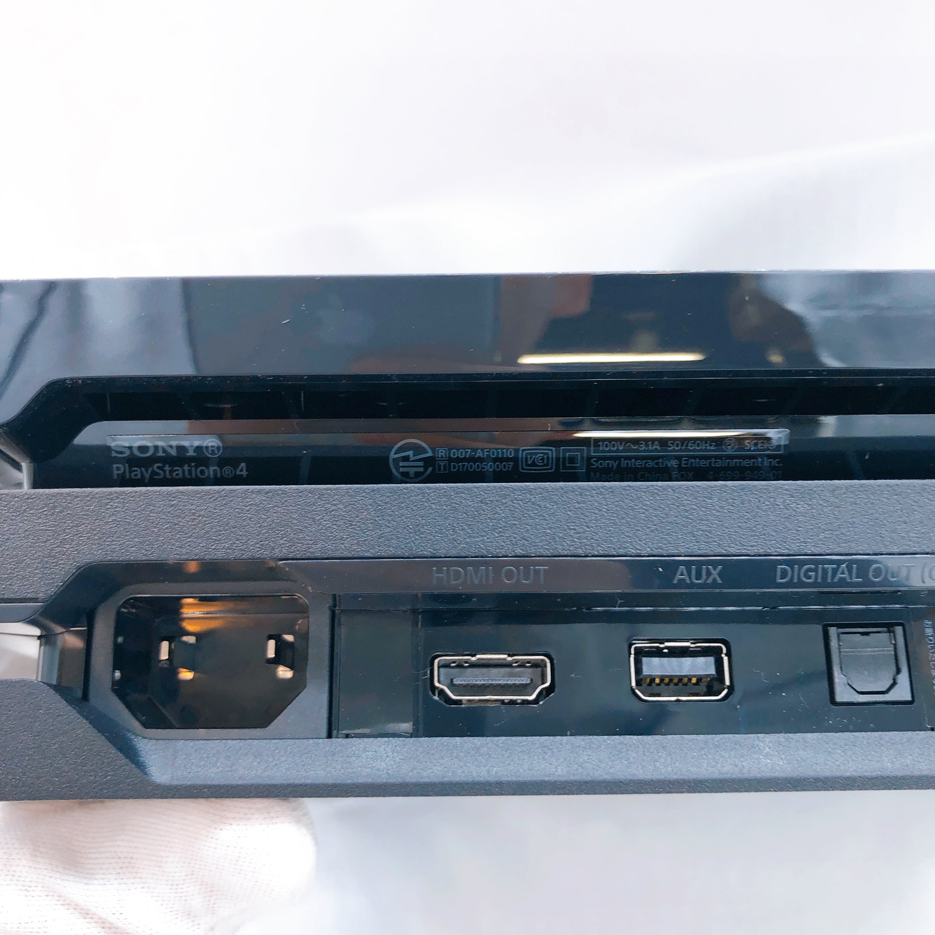 PlayStation 4 Pro Monster Hunter World Rathalos Liolaeus Edition 1TB PS4 Console