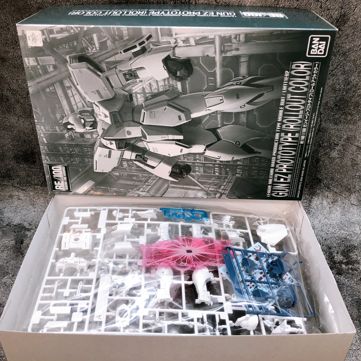 RE/100 1/100 GUN EZ Prototype Rollout Color Model Kit Premium Bandai Japan NEW