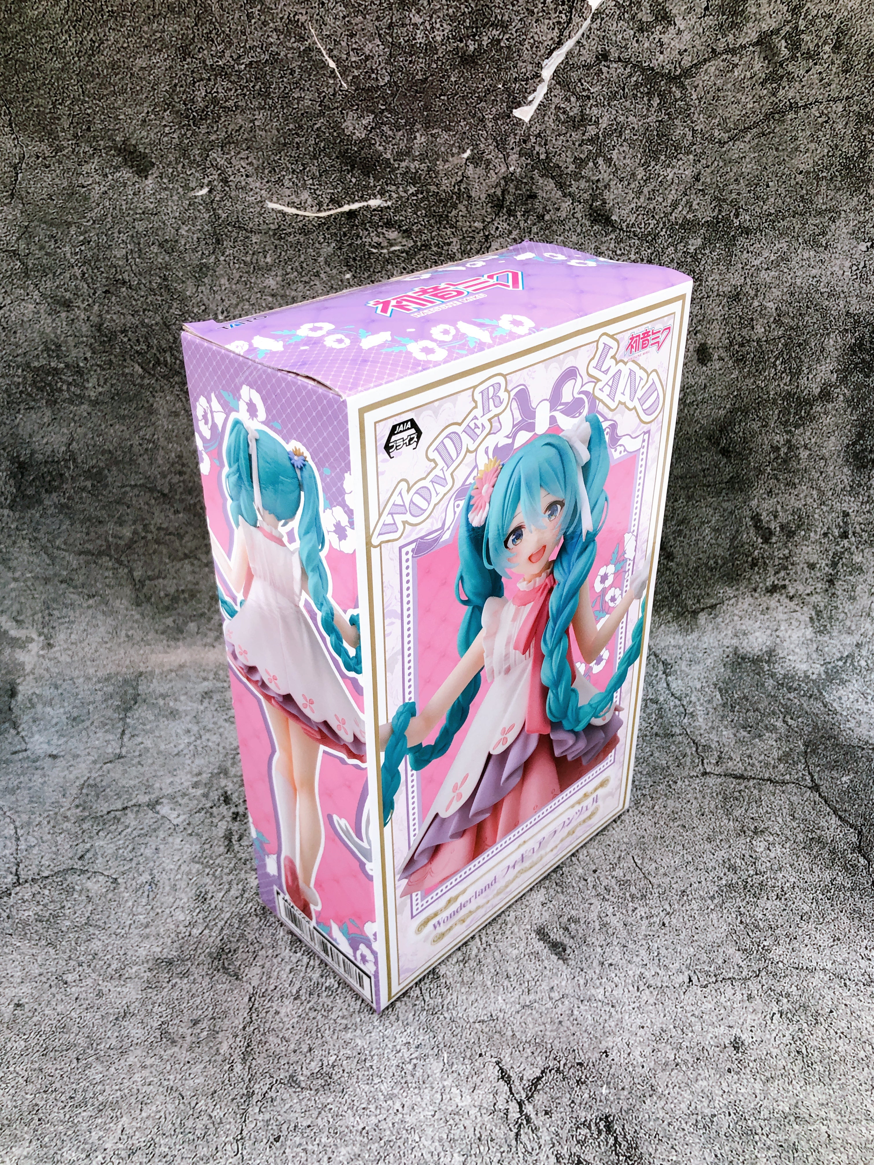 Hatsune Miku Wonderland Figure Rapunzel Taito Japan AUTHENTIC FASTSHIP