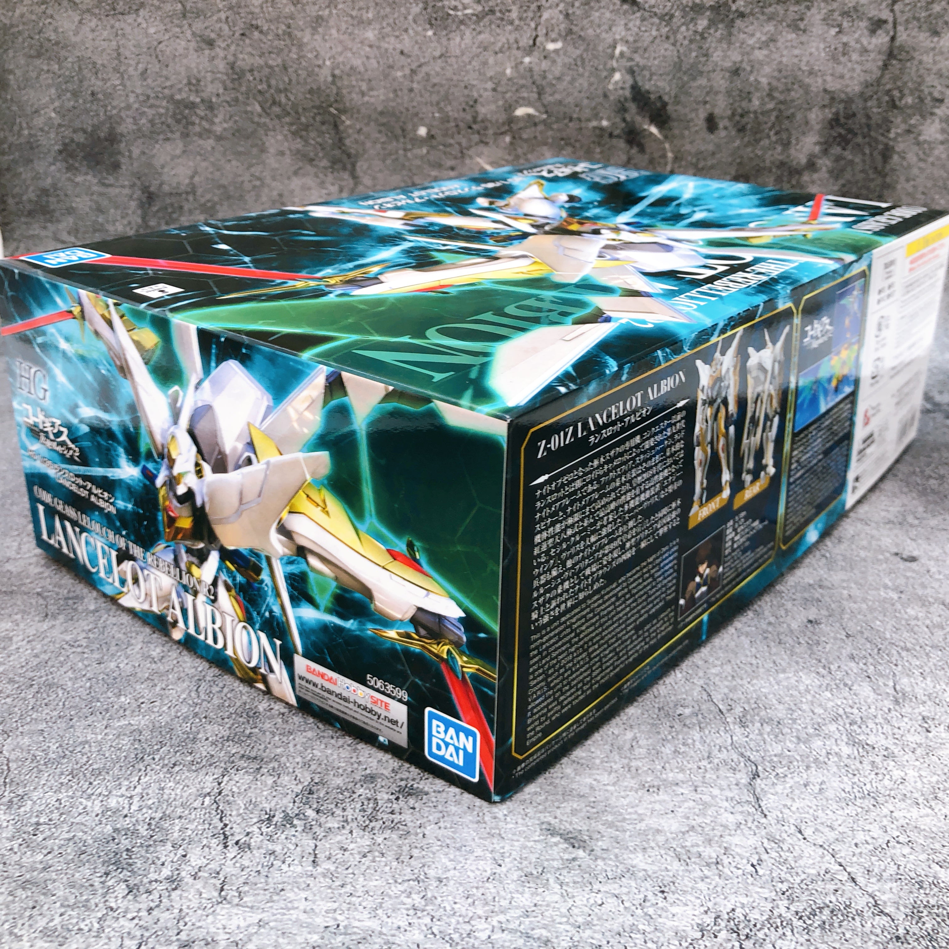 HG 1/35 Lancelot Albion Code Geass R2 Plastic Model Kit Premium Bandai Japan NEW