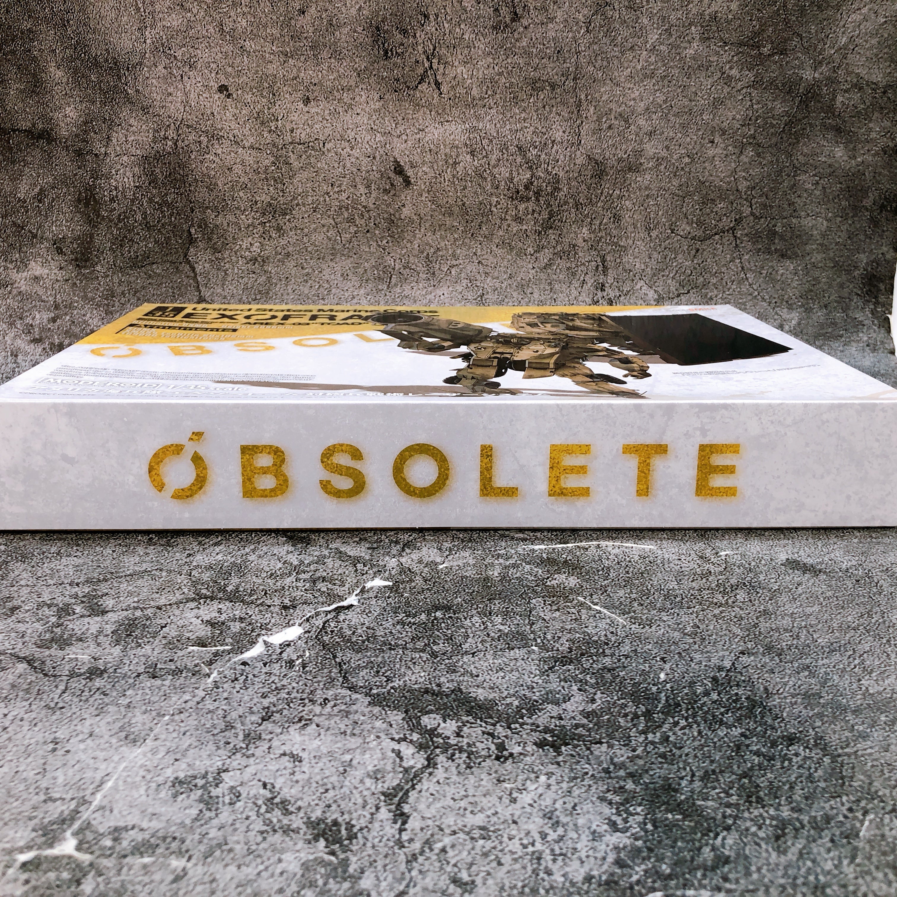 MODEROID OBSOLETE USMC EXOFRAME TOAD Anti-Artillery Laser System 1/35 Kit Sealed