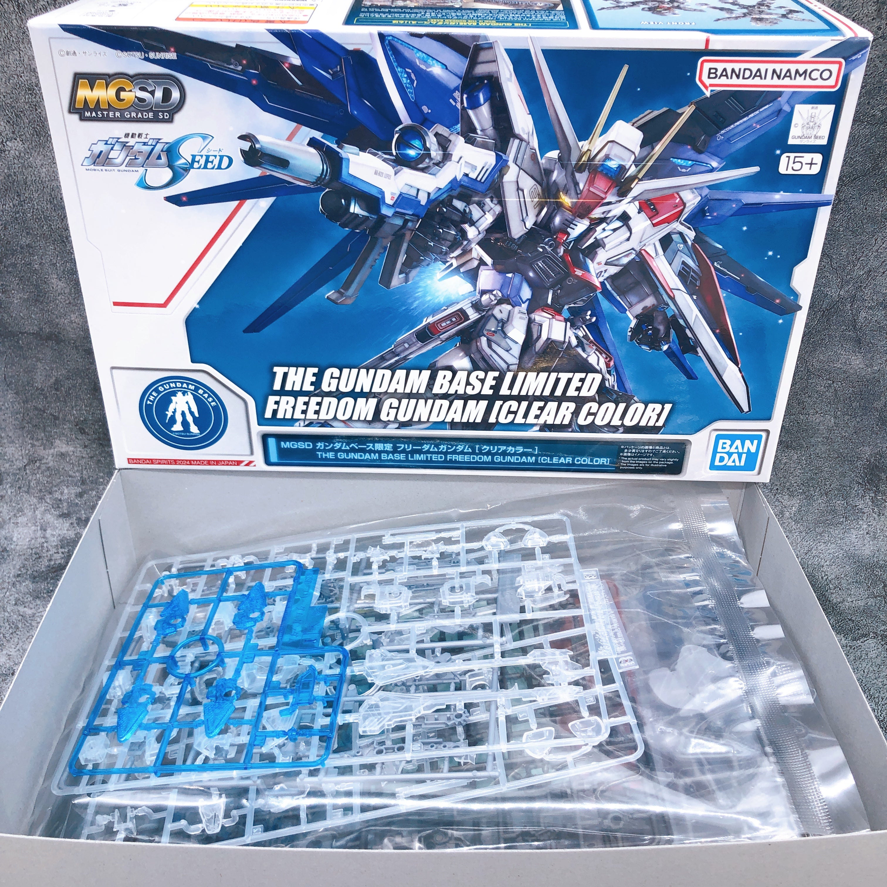 MGSD Freedom Gundam Clear Color Gundam Base Limited Model Kit Bandai Japan NEW