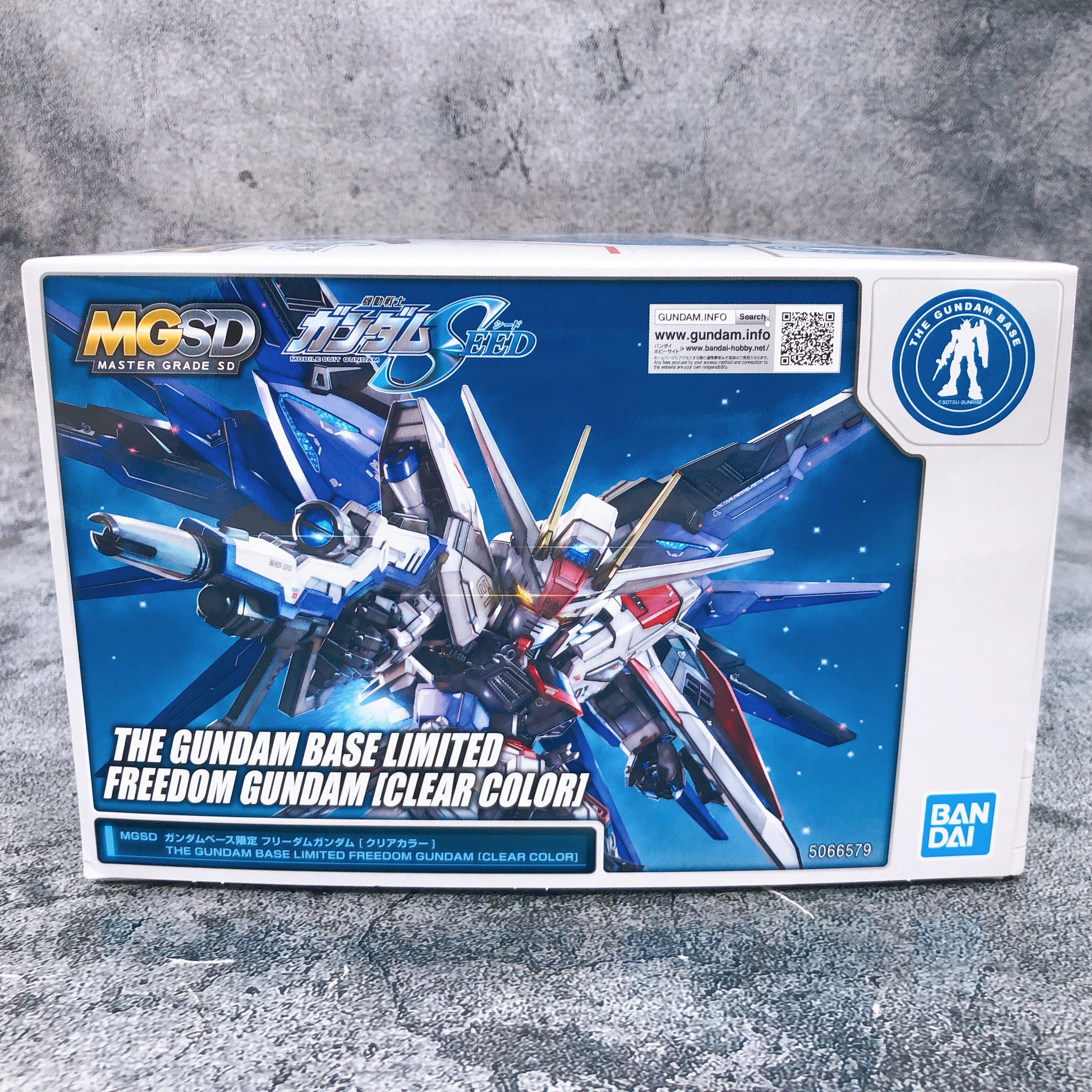 MGSD Freedom Gundam Clear Color Gundam Base Limited Model Kit Bandai Japan NEW