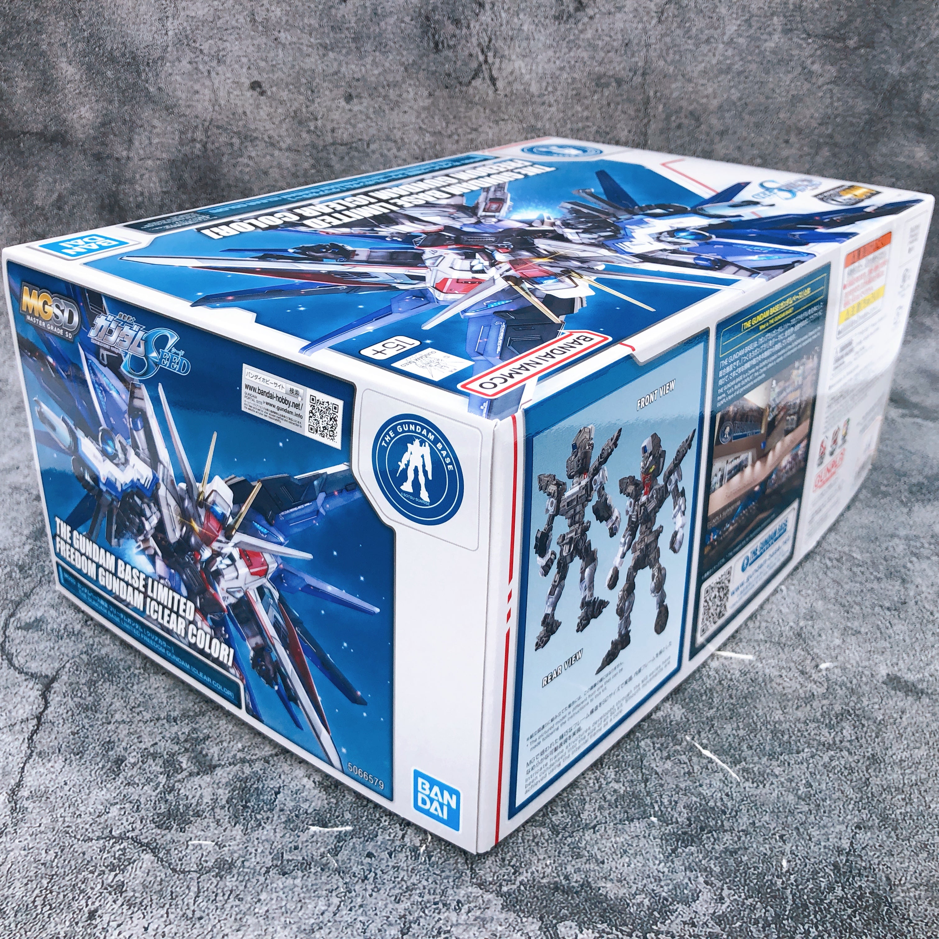MGSD Freedom Gundam Clear Color Gundam Base Limited Model Kit Bandai Japan NEW