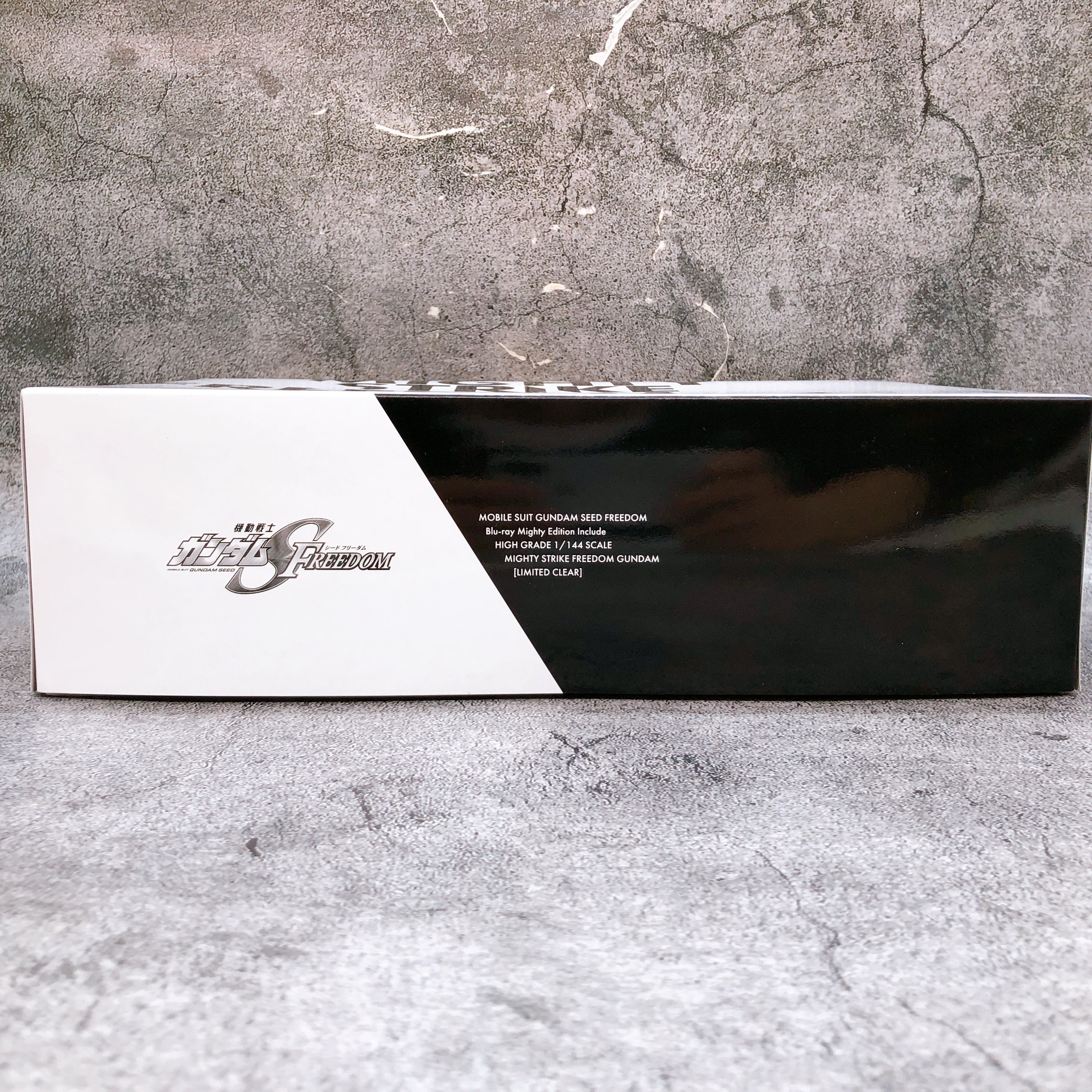 HG 1/144 Mighty Strike Freedom Gundam Limited Clear Model Kit Bandai Japan NEW