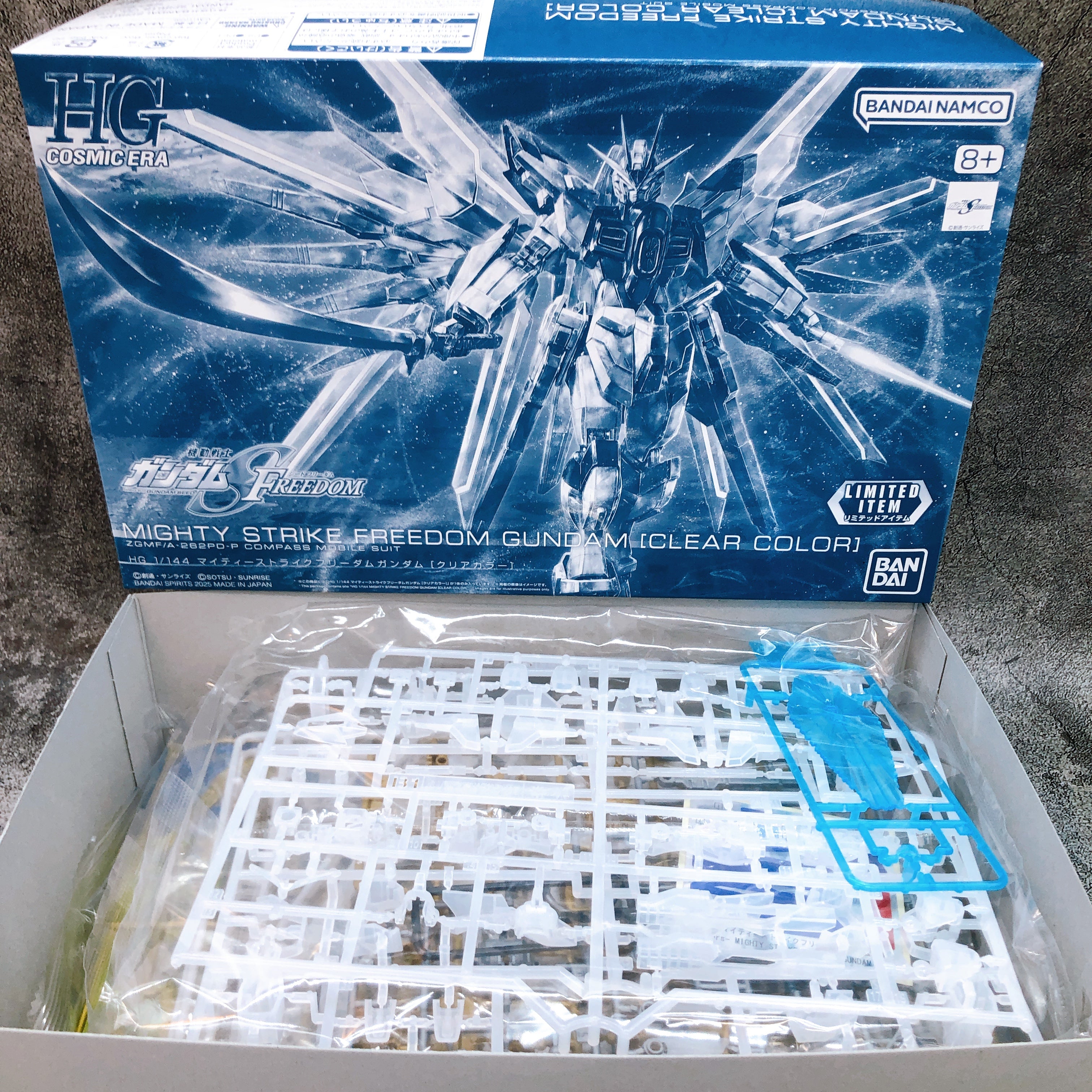 HG 1/144 Mighty Strike Freedom Gundam Clear Color Limited Model Kit Bandai NEW