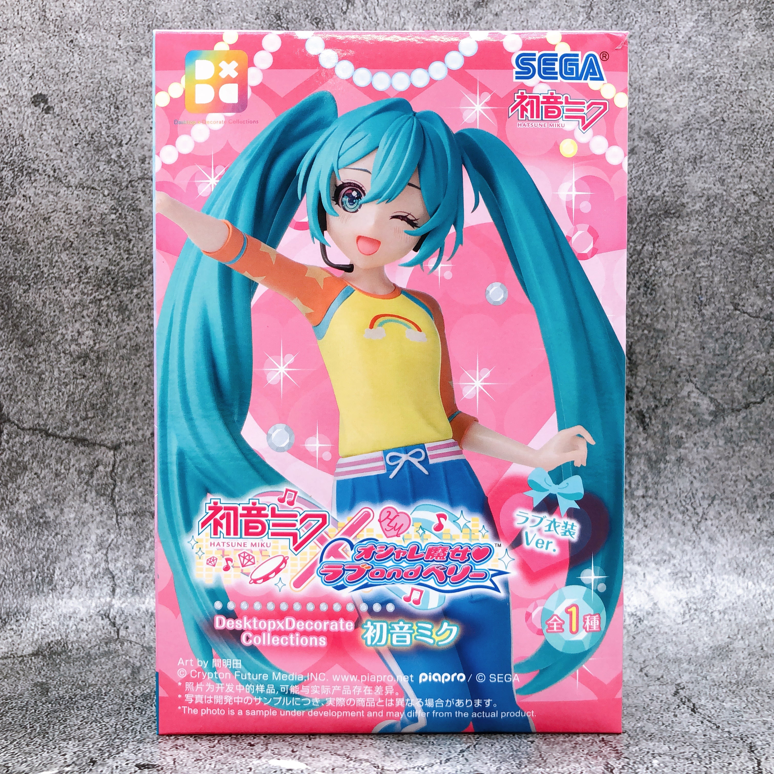 Hatsune Miku x Love and Berry Figure Love ver. Desktop Decorate Figure SEGA