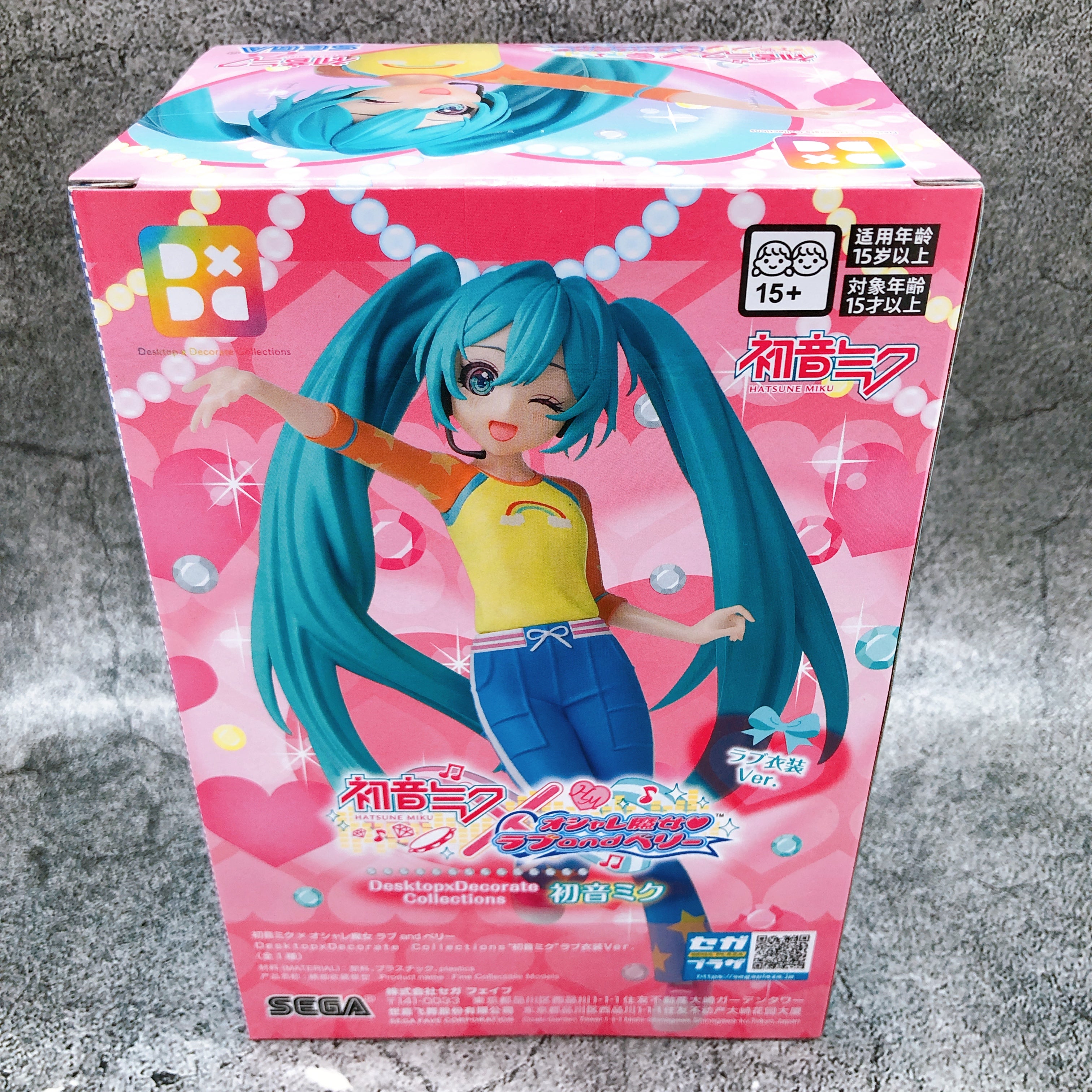 Hatsune Miku x Love and Berry Figure Love ver. Desktop Decorate Figure SEGA