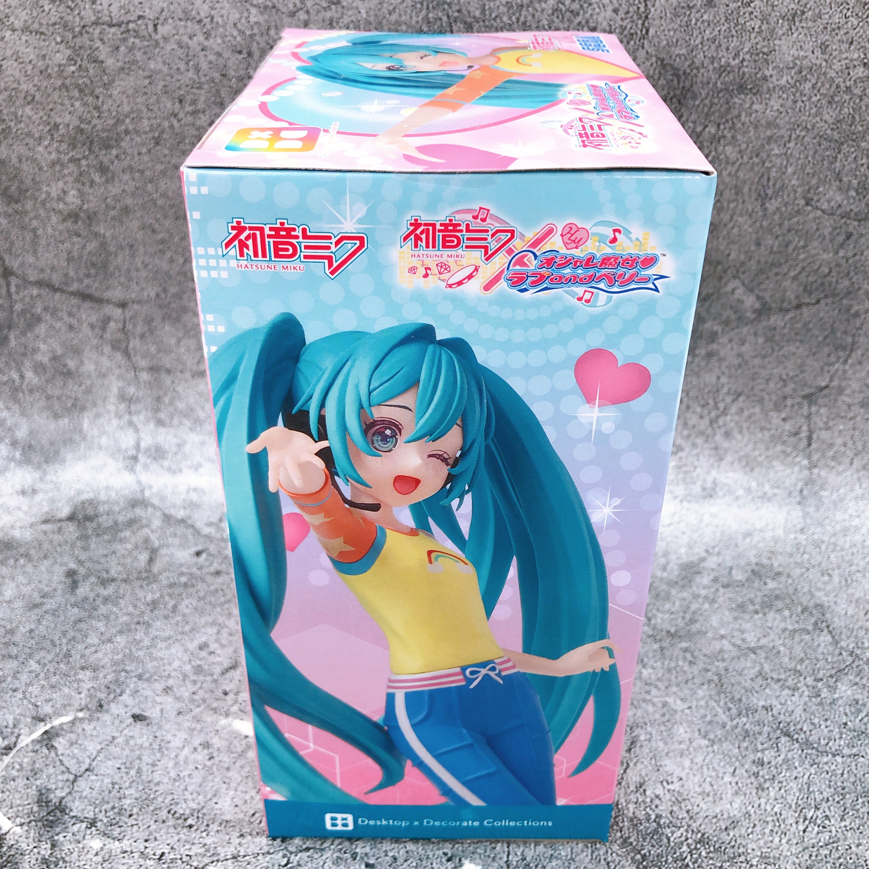 Hatsune Miku x Love and Berry Figure Love ver. Desktop Decorate Figure SEGA