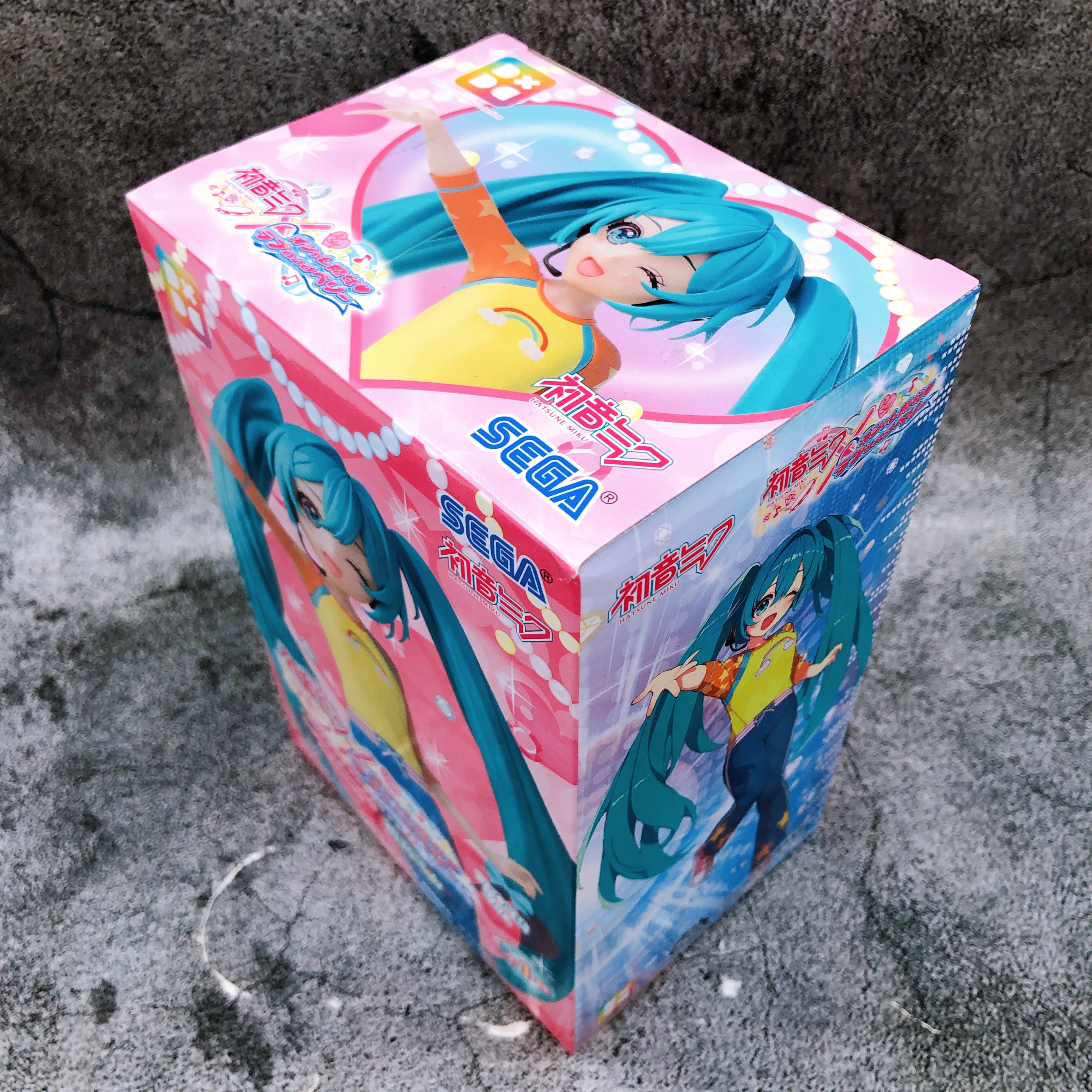 Hatsune Miku x Love and Berry Figure Love ver. Desktop Decorate Figure SEGA