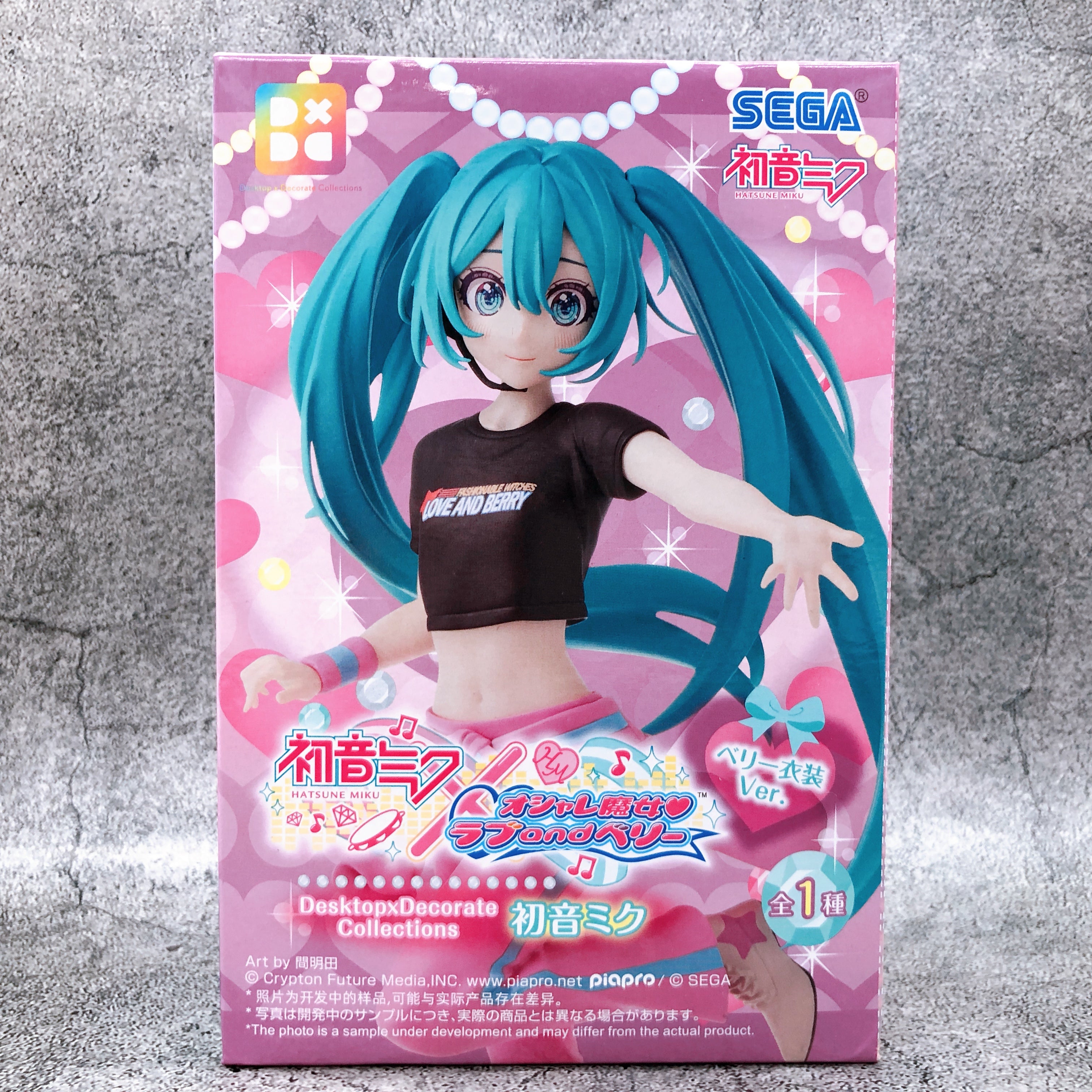 Hatsune Miku x Love and Berry Figure Berry ver. Desktop Decorate Figure SEGA