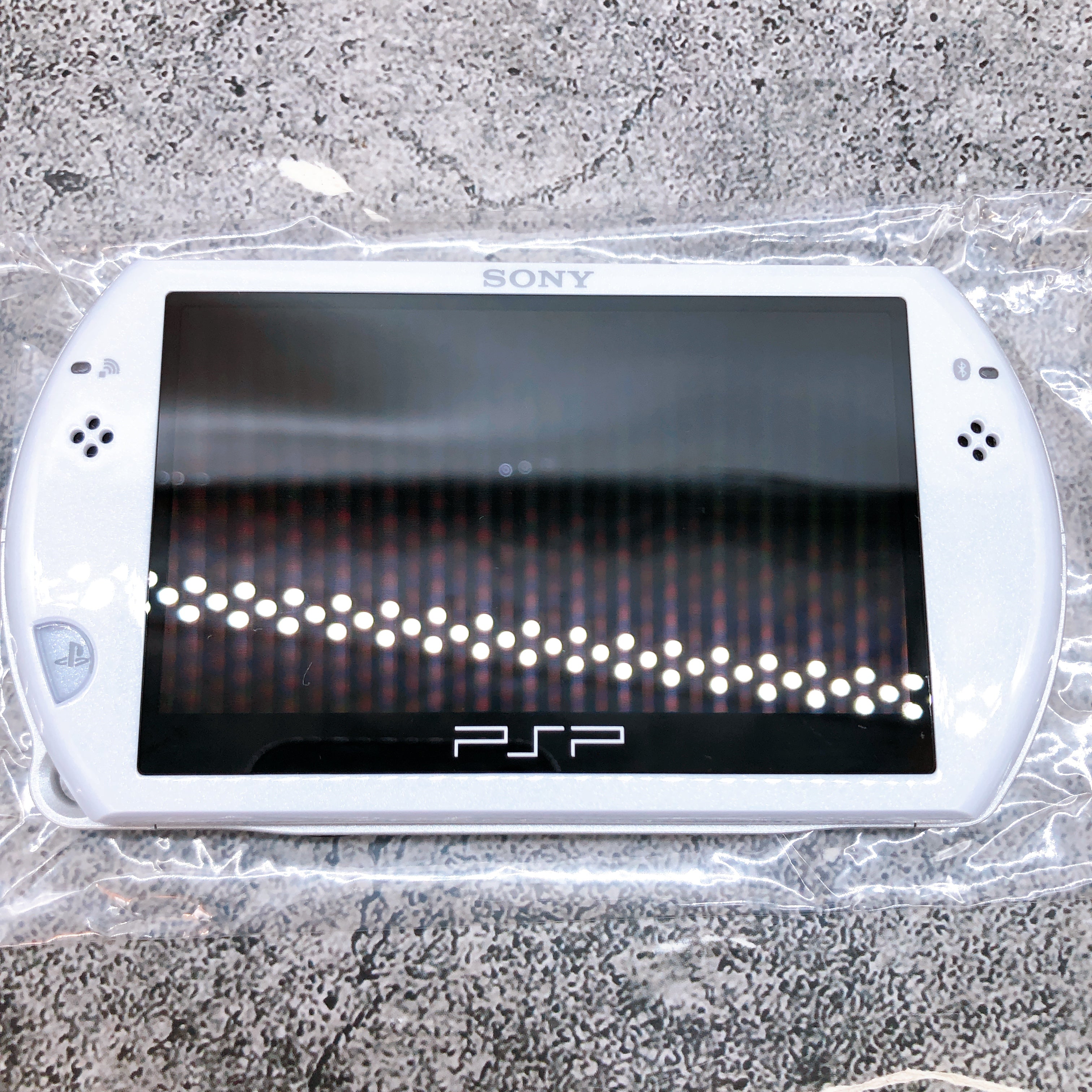 Sony PSP GO PlayStation Portable Pearl White Console PSP-N1000 Boxed in Stock