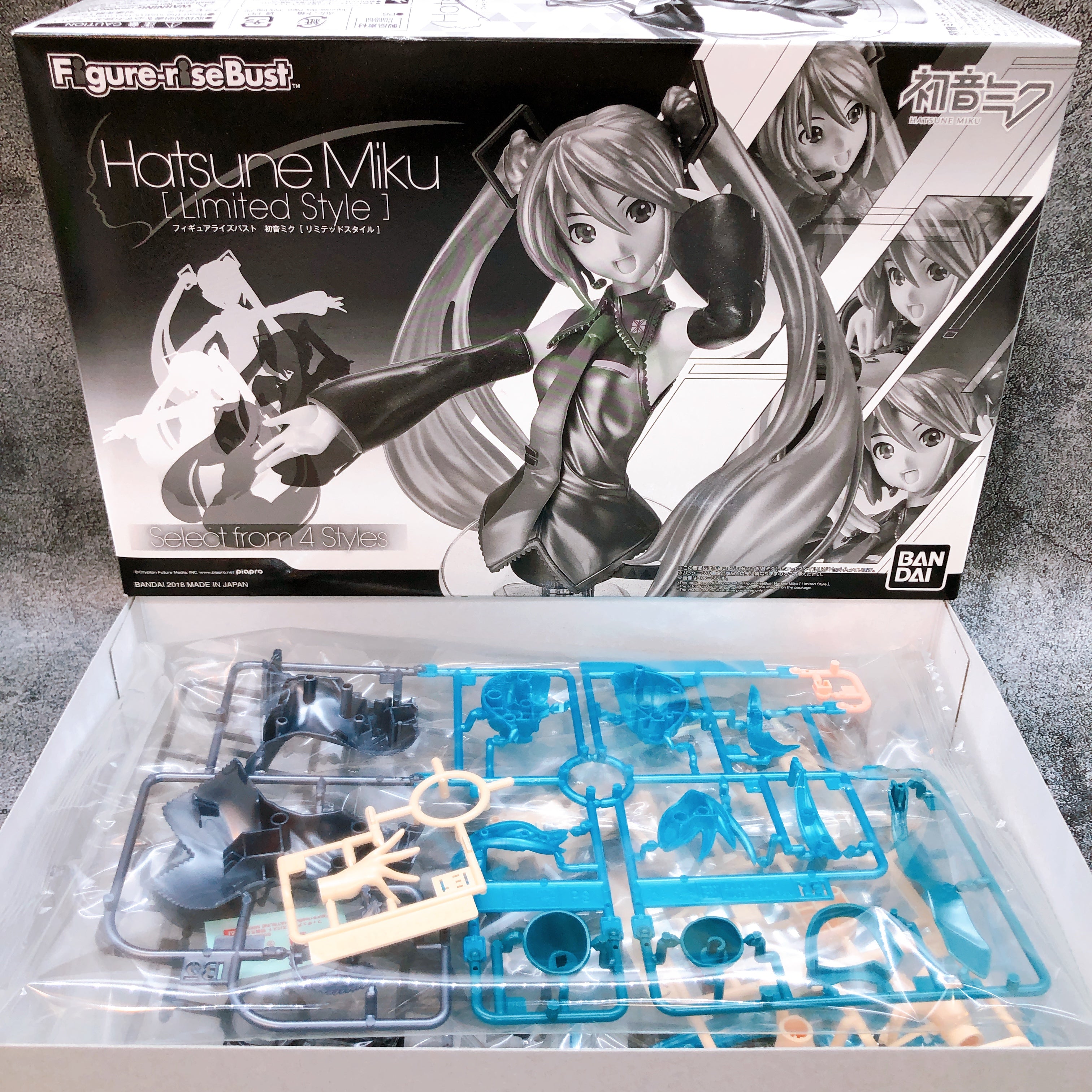 Figure-rise Bust Hatsune Miku Limited Style & Sakura Miku Set Kit Premium Bandai