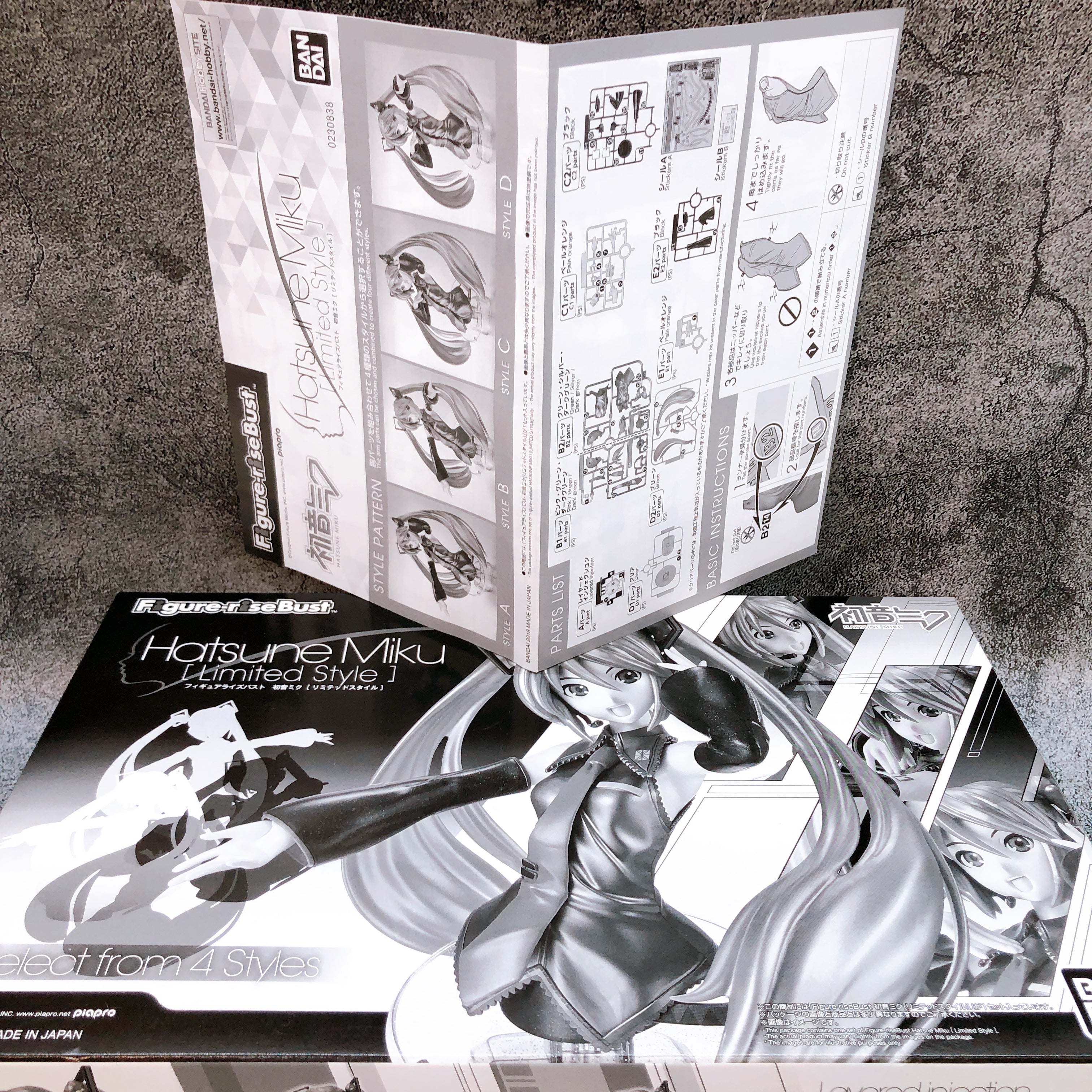 Figure-rise Bust Hatsune Miku Limited Style & Sakura Miku Set Kit Premium Bandai