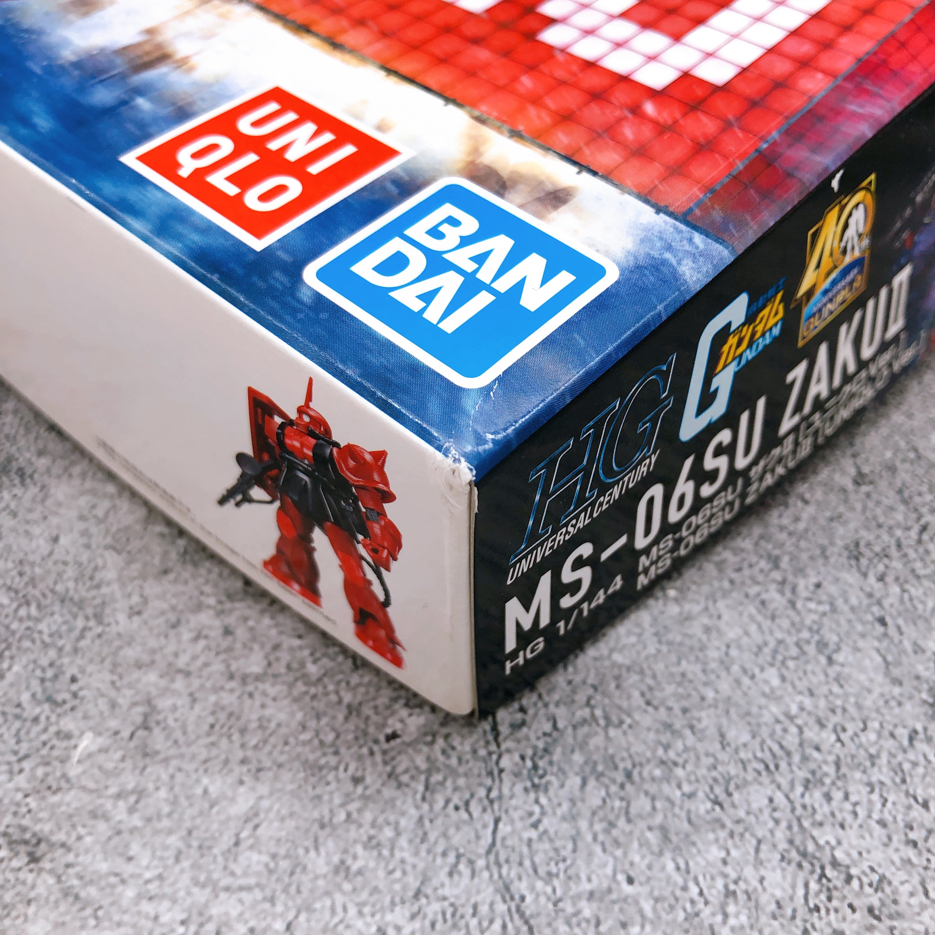 HG 1/144 Gundam UNIQLO Ver. & Zaku II UNIQLO Ver. Set Model Kit 15+ Bandai Japan