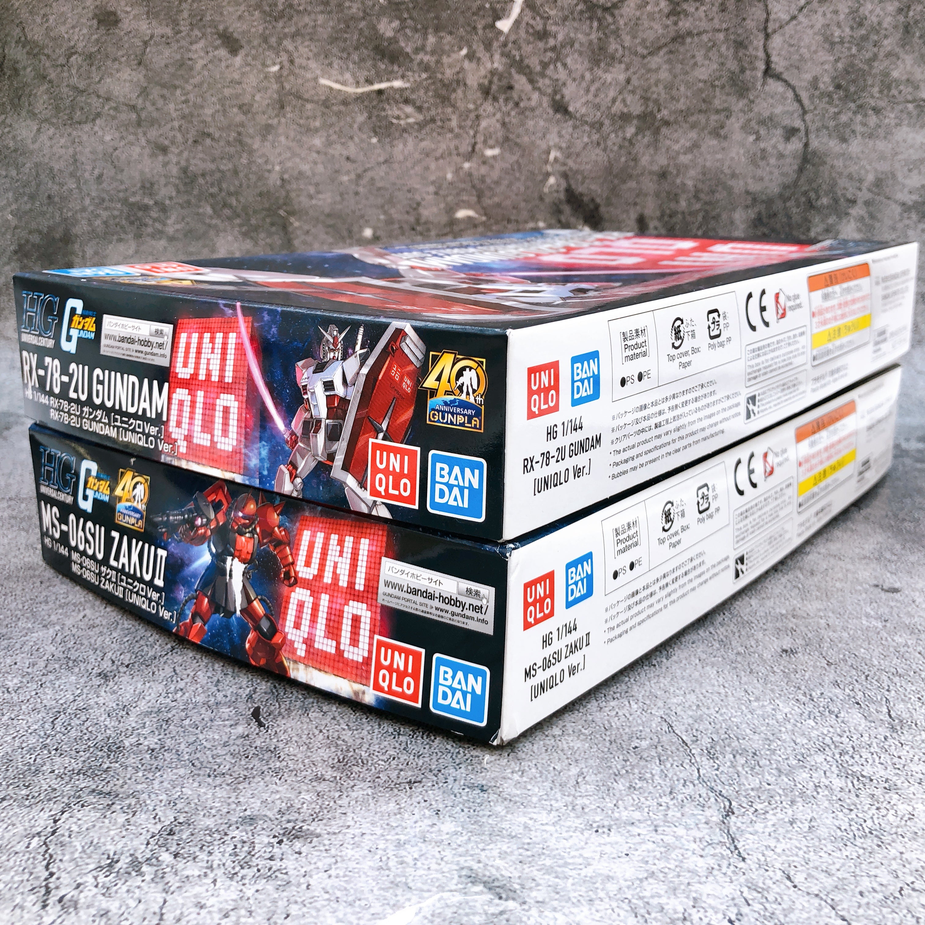 HG 1/144 Gundam UNIQLO Ver. & Zaku II UNIQLO Ver. Set Model Kit 15+ Bandai Japan