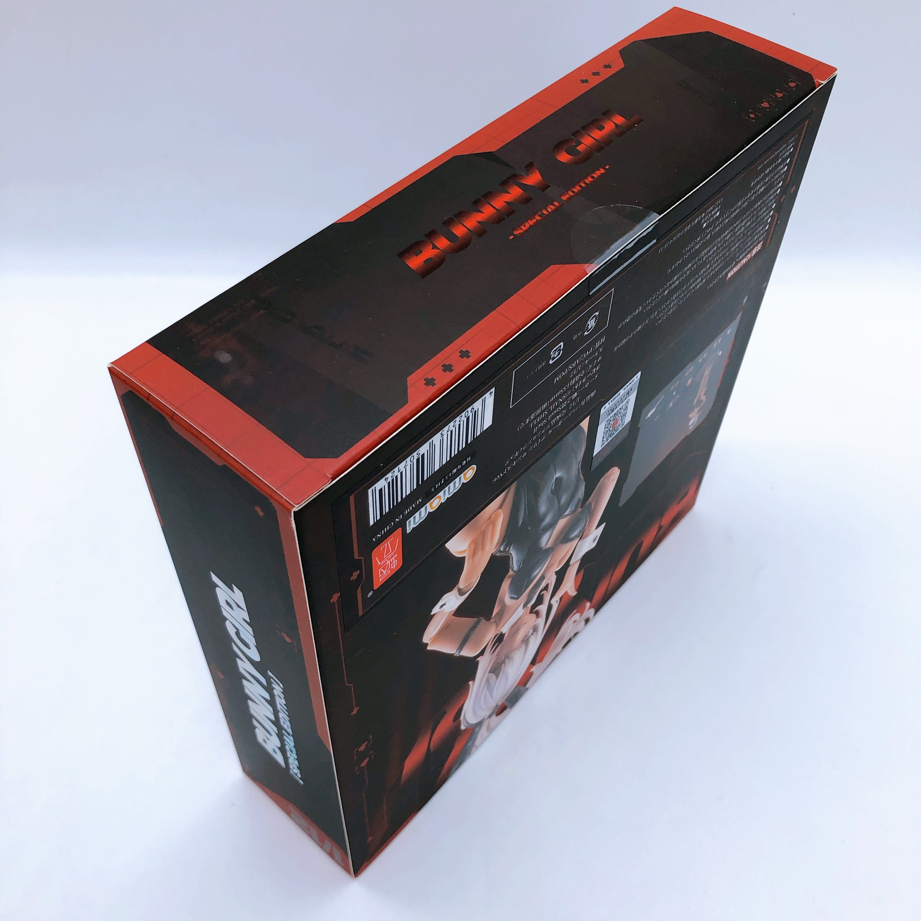 Bunny Girl Aileen Sunkissed Figure + Optional Feet + Cyclone Gear Deluxe Black