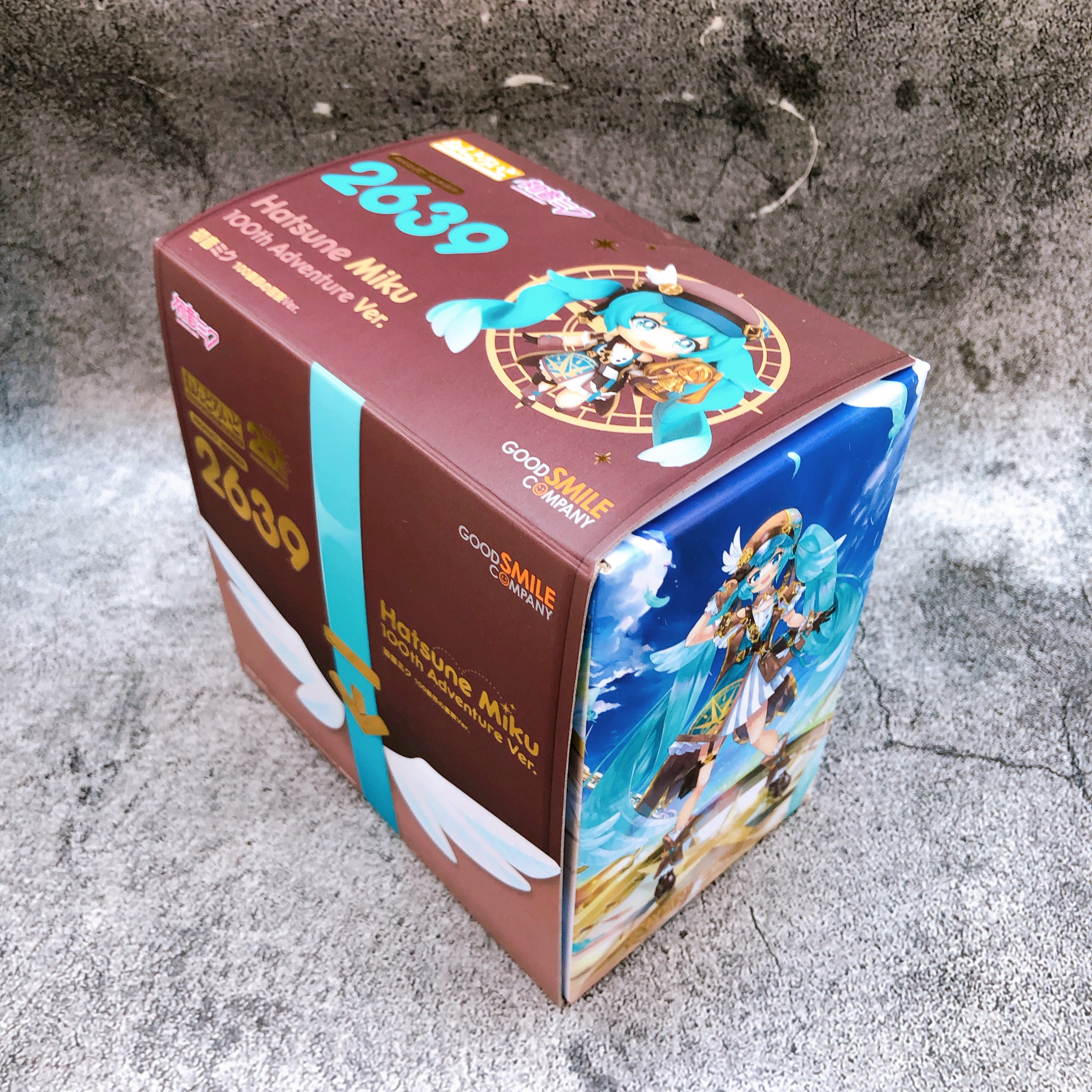 Hatsune Miku 100th Adventure Nendoroid 2639 Action Figure + Travel Pouch Bag SET