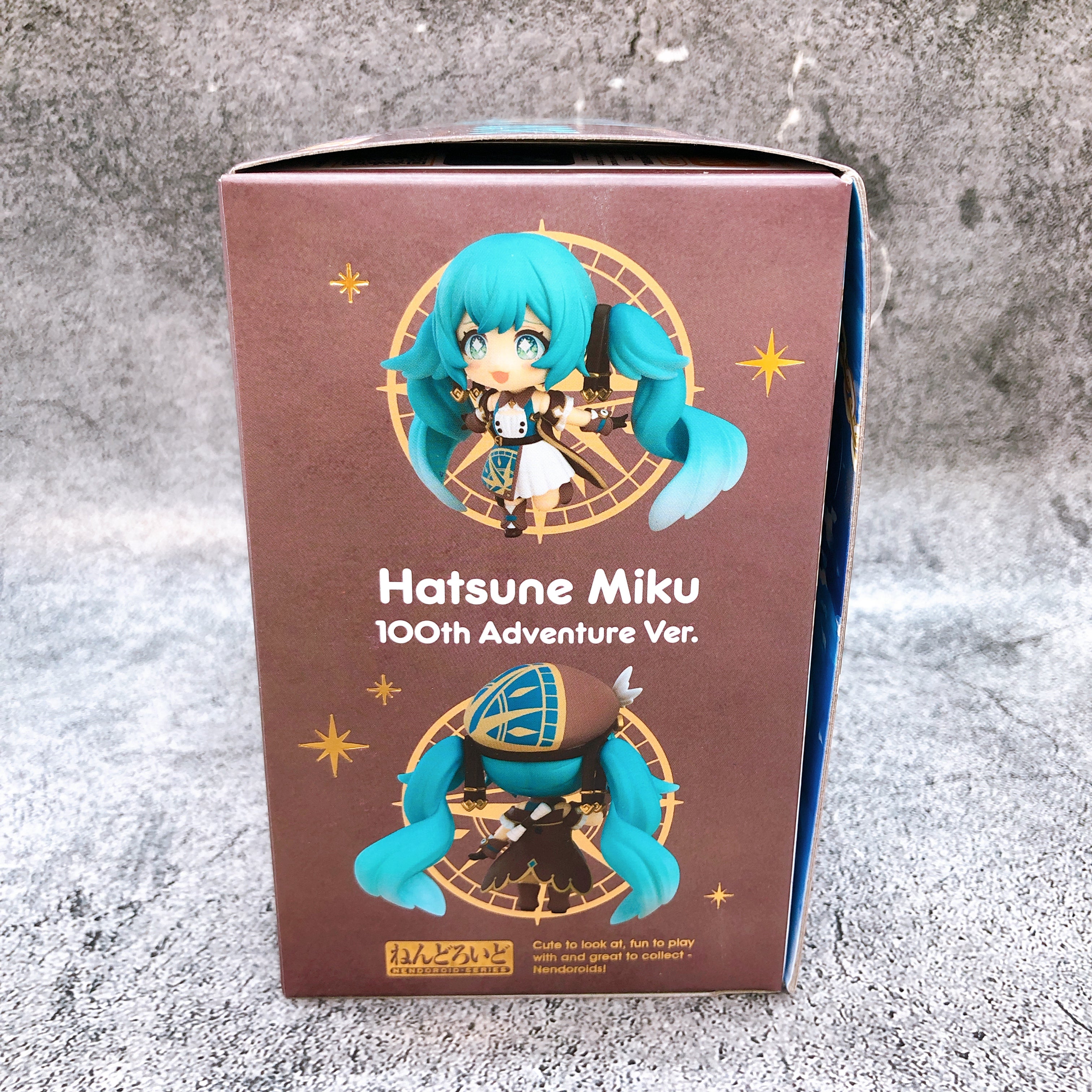 Hatsune Miku 100th Adventure Ver. Nendoroid 2639 Figure & Pouch & Catalog SET