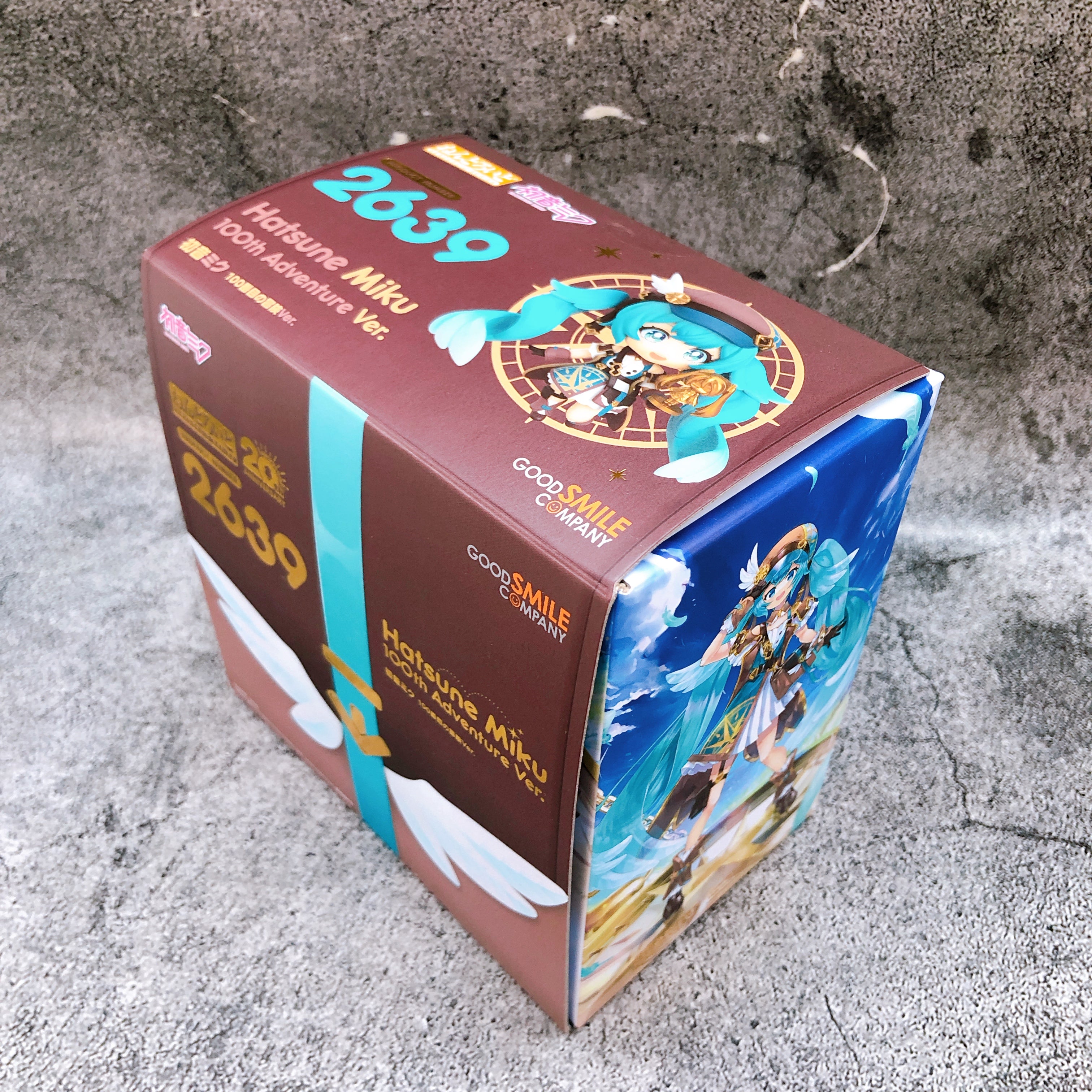 Hatsune Miku 100th Adventure Ver. Nendoroid 2639 Figure & Pouch & Catalog SET