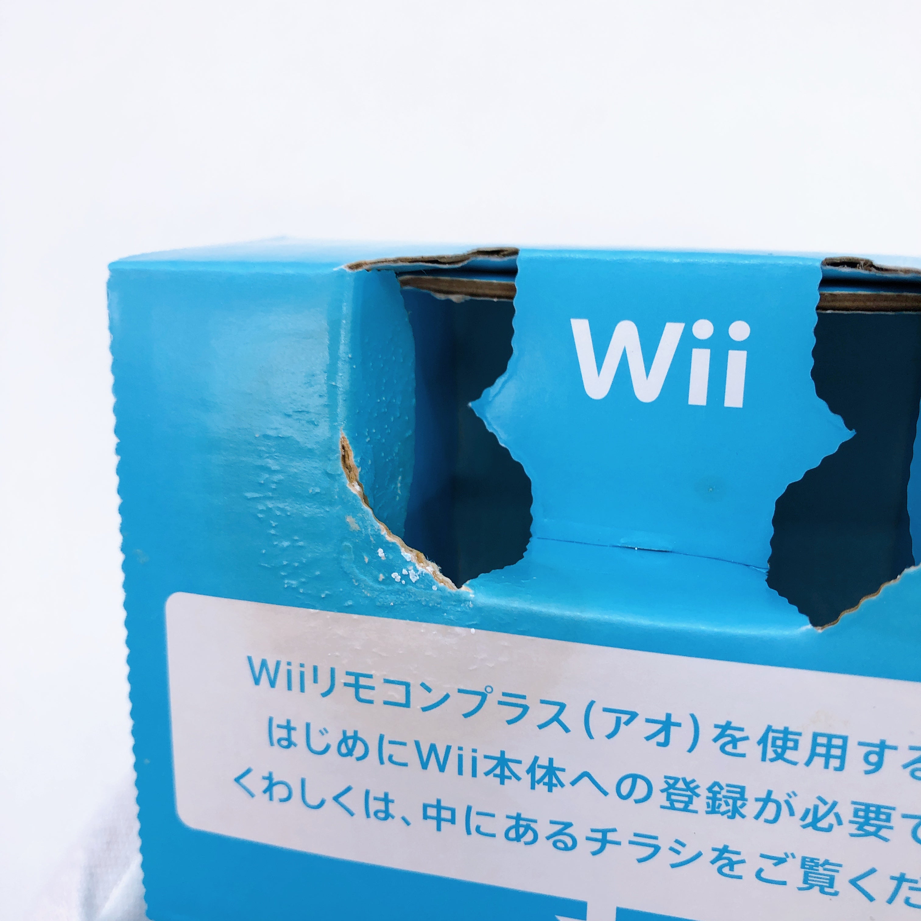 Nintendo Wii Sports Resort Game Console w/ 2 Remote Controls Plus Pack ver White