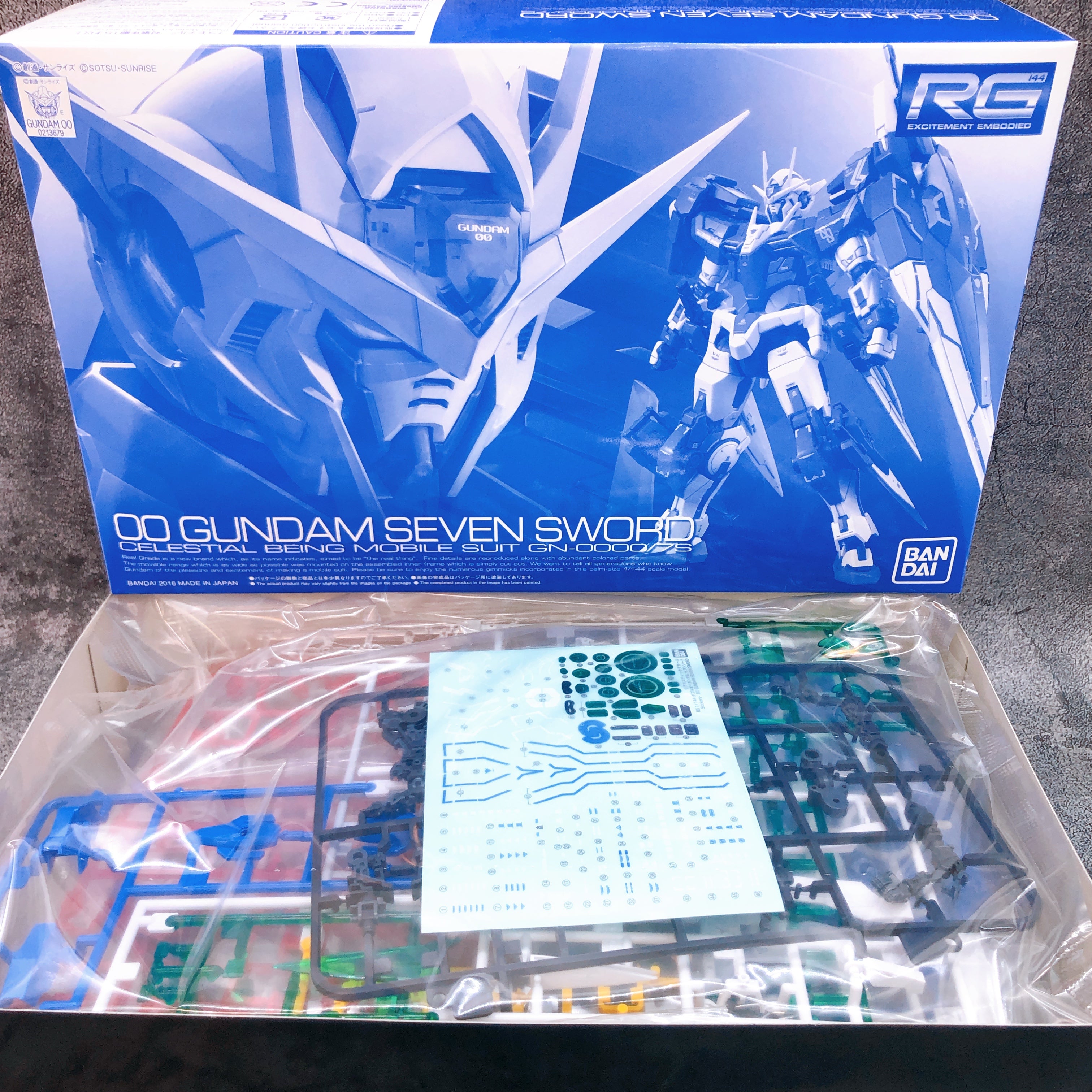 RG 1/144 00 Gundam Seven Sword GN-0000/7S Model Kit Premium Bandai NEW