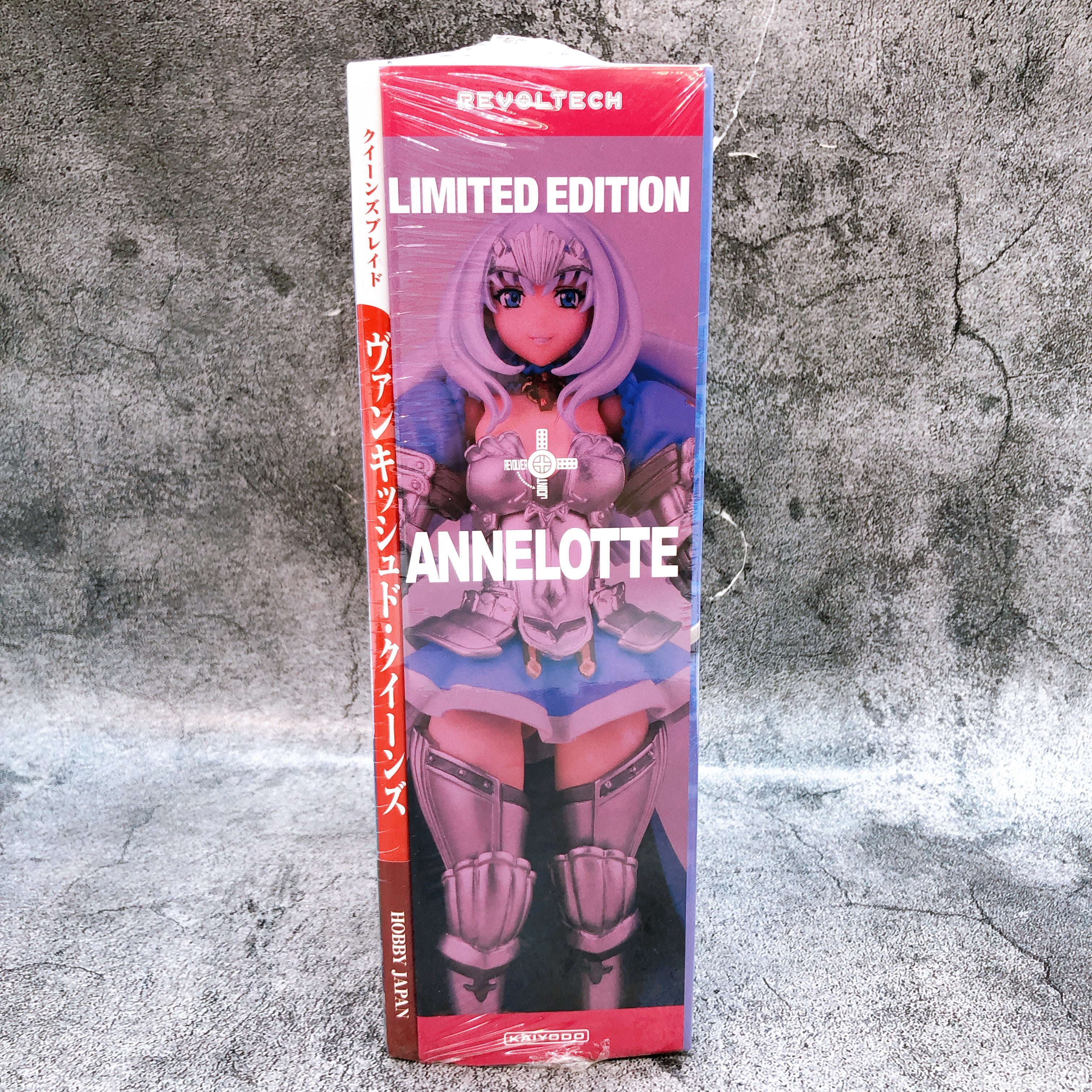 Queen's Blade Annelotte Revoltech Kaiyodo Action Figure + Vanquished Queens Book