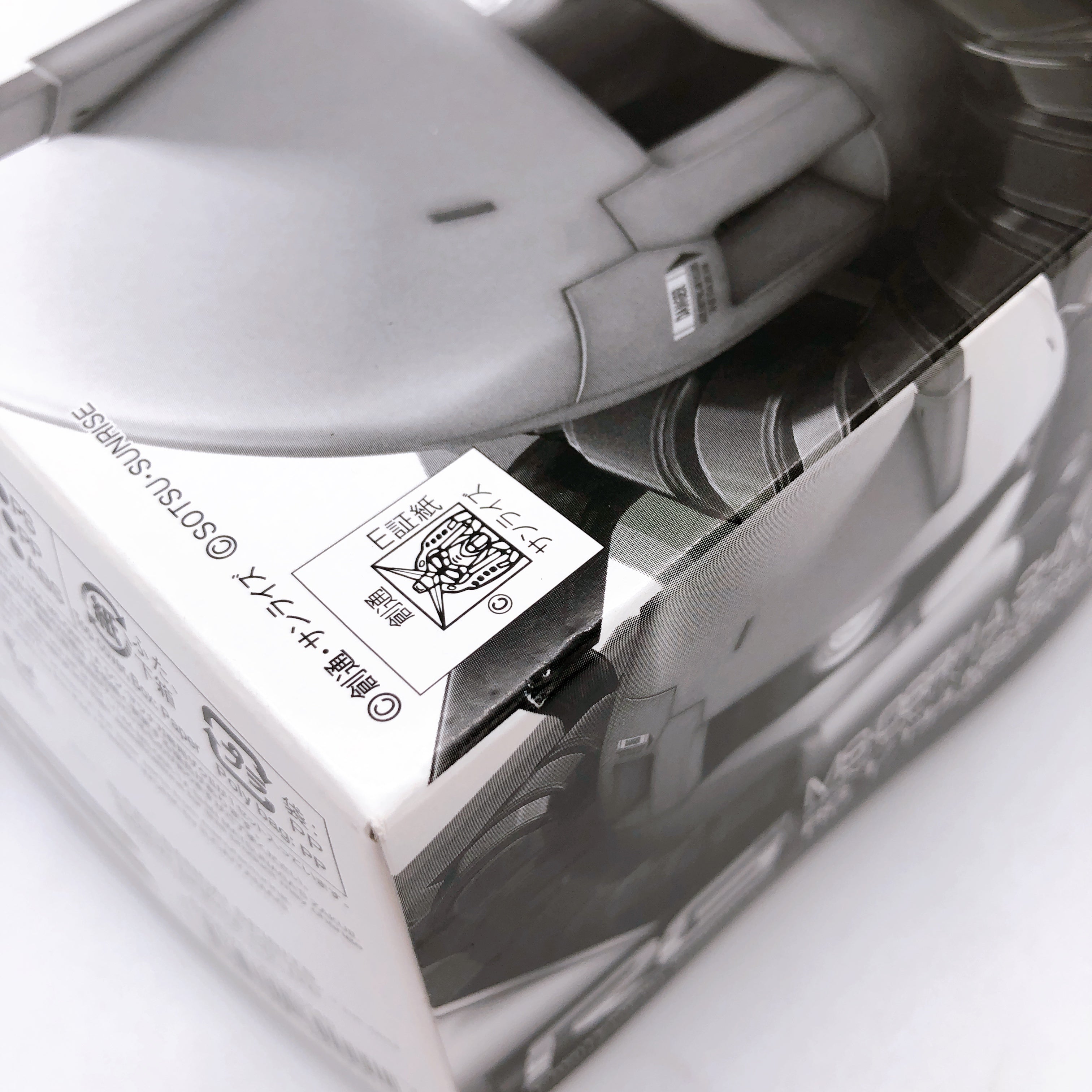 RG 1/144 Shin Matsunaga's Zaku II MS-O6R-1A Model Kit Premium Bandai J