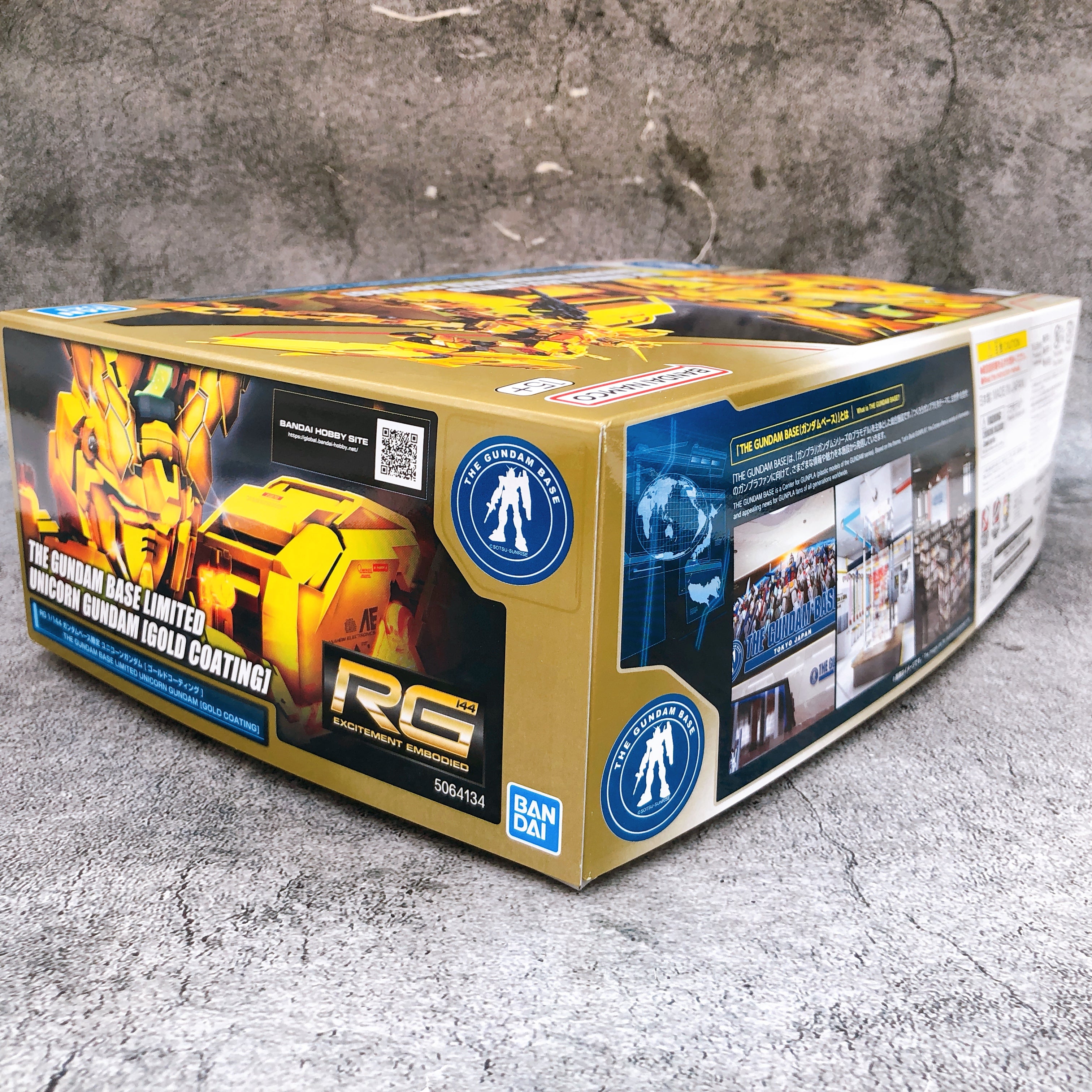 RG 1/144 Unicorn Gundam Gold Coating Gundam Base Limited Kit Bandai Japan NEW