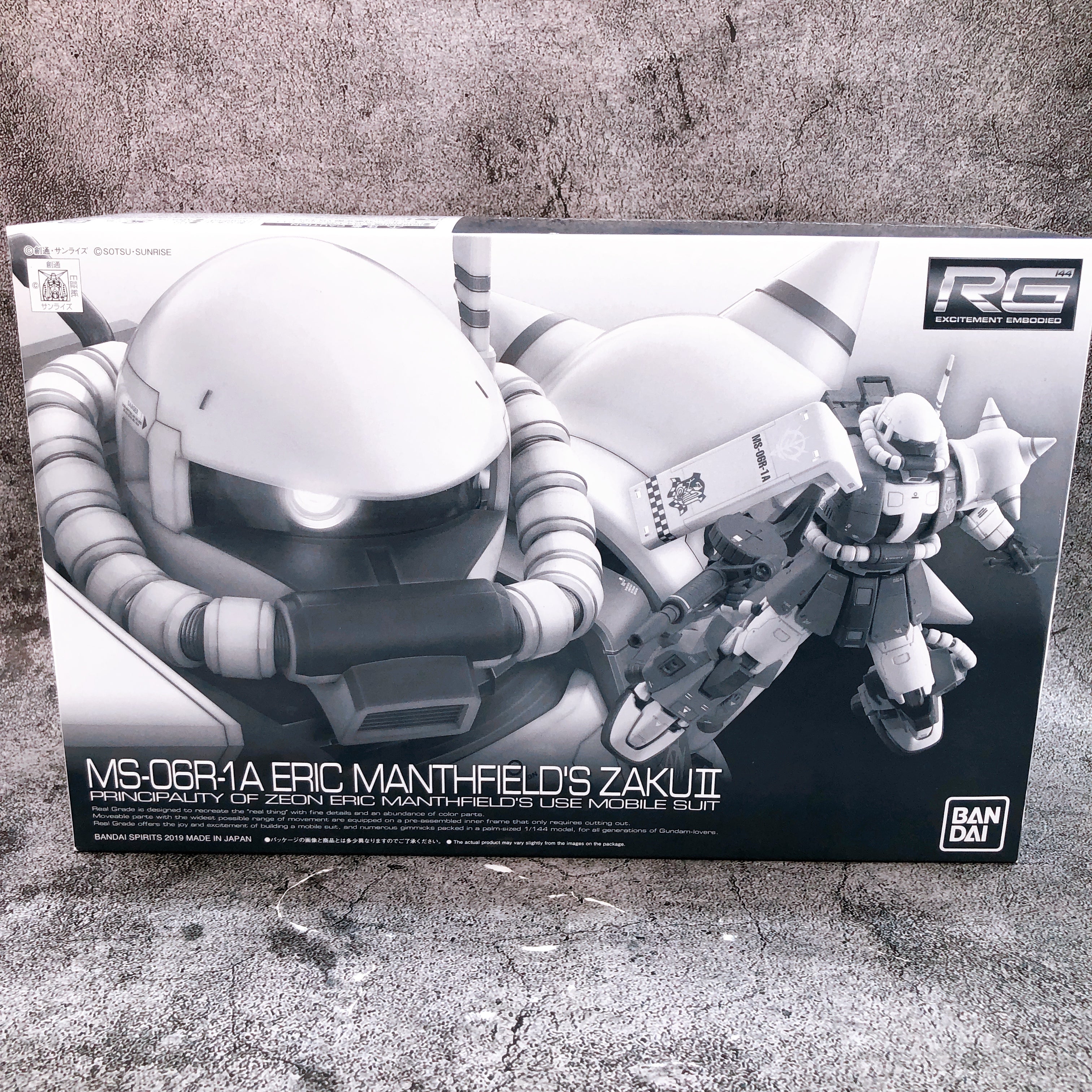 RG 1/144 Eric Manthfield Zaku II MS-06R-1A Model Kit Premium Bandai Japan NEW