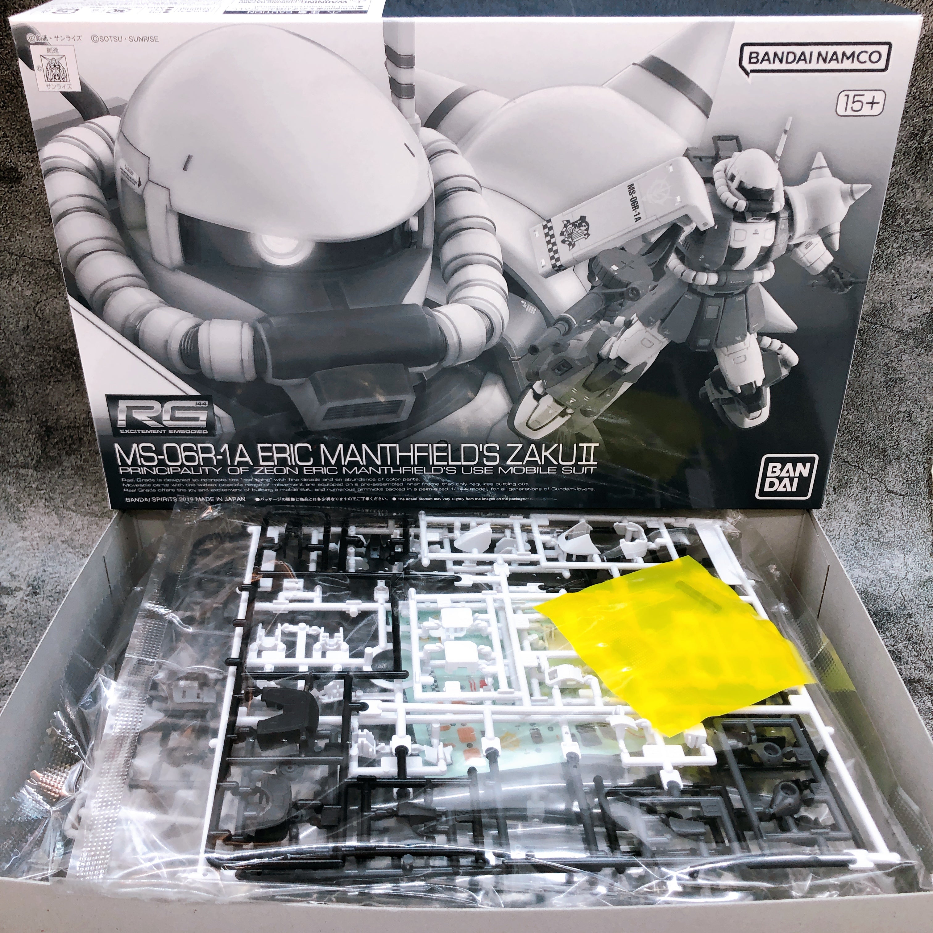 RG 1/144 Eric Manthfield Zaku II MS-06R-1A Model Kit Premium Bandai Ja