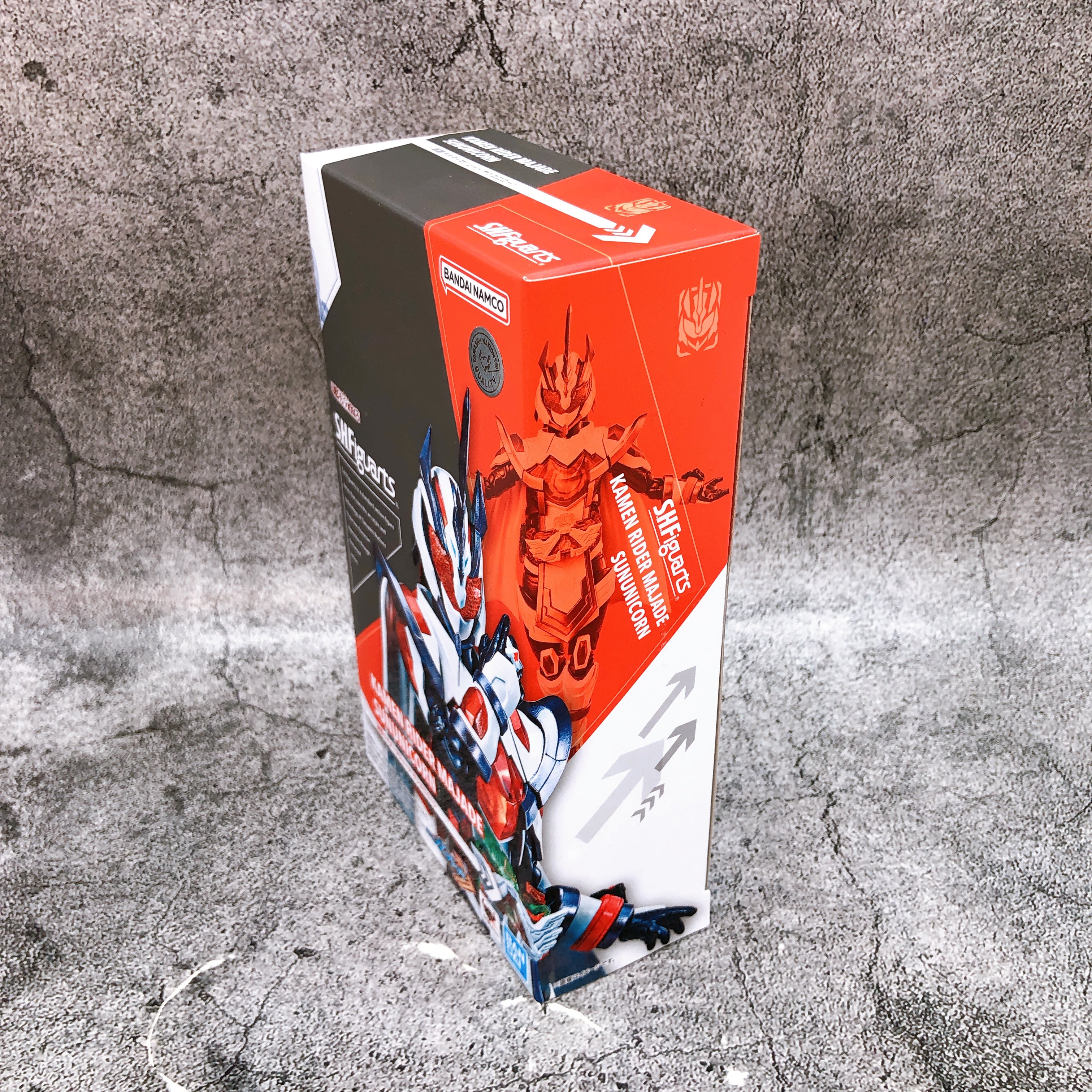 Kamen Rider Gatchard Majade Sun Unicorn S.H.Figuarts Action Figure Bandai Japan