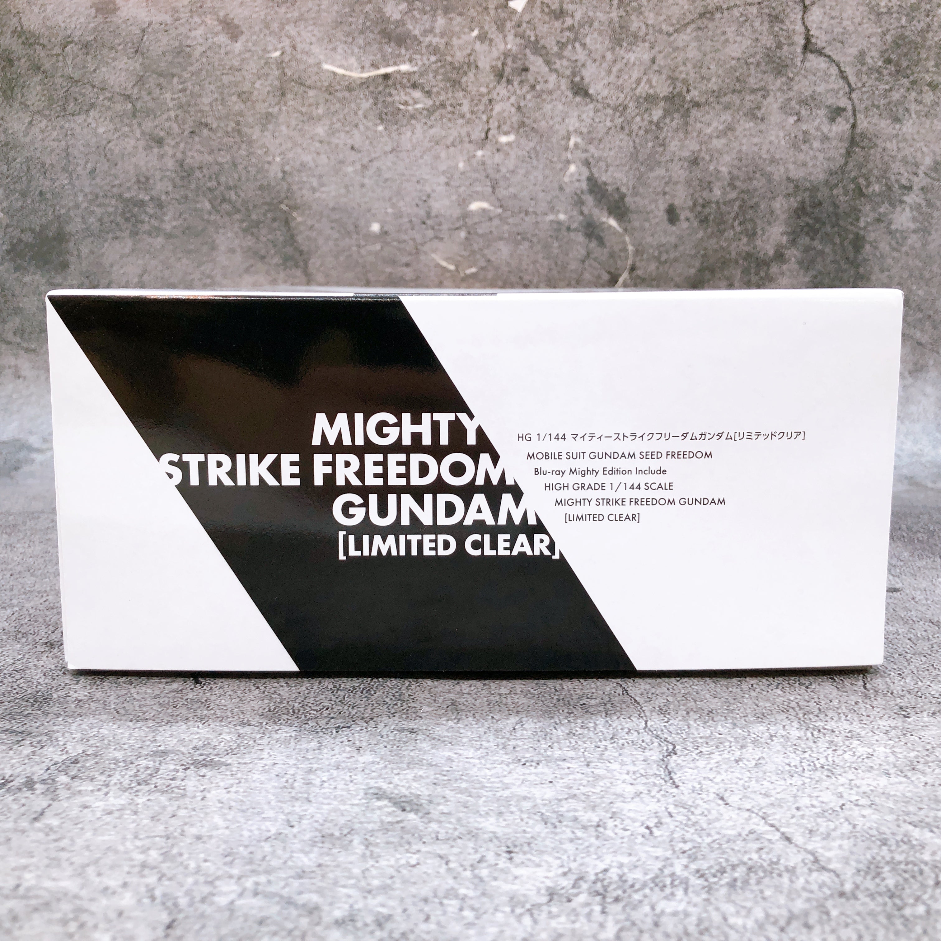 HG 1/144 Mighty Strike Freedom Gundam Limited Clear Model Kit Bandai Japan NEW