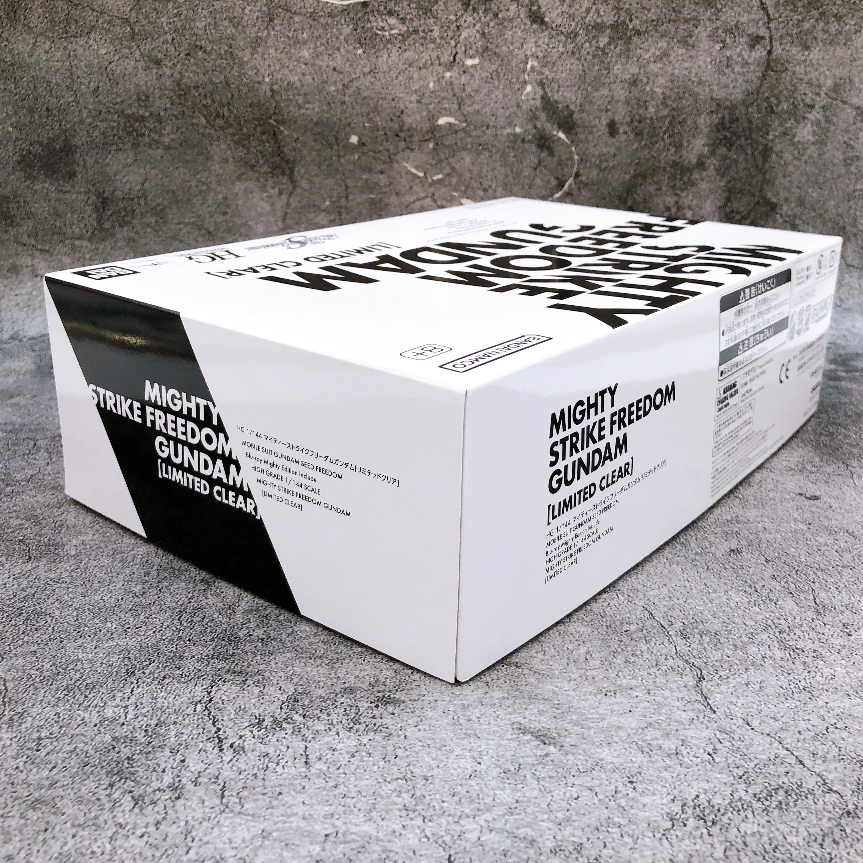 HG 1/144 Mighty Strike Freedom Gundam Limited Clear Model Kit Bandai Japan NEW