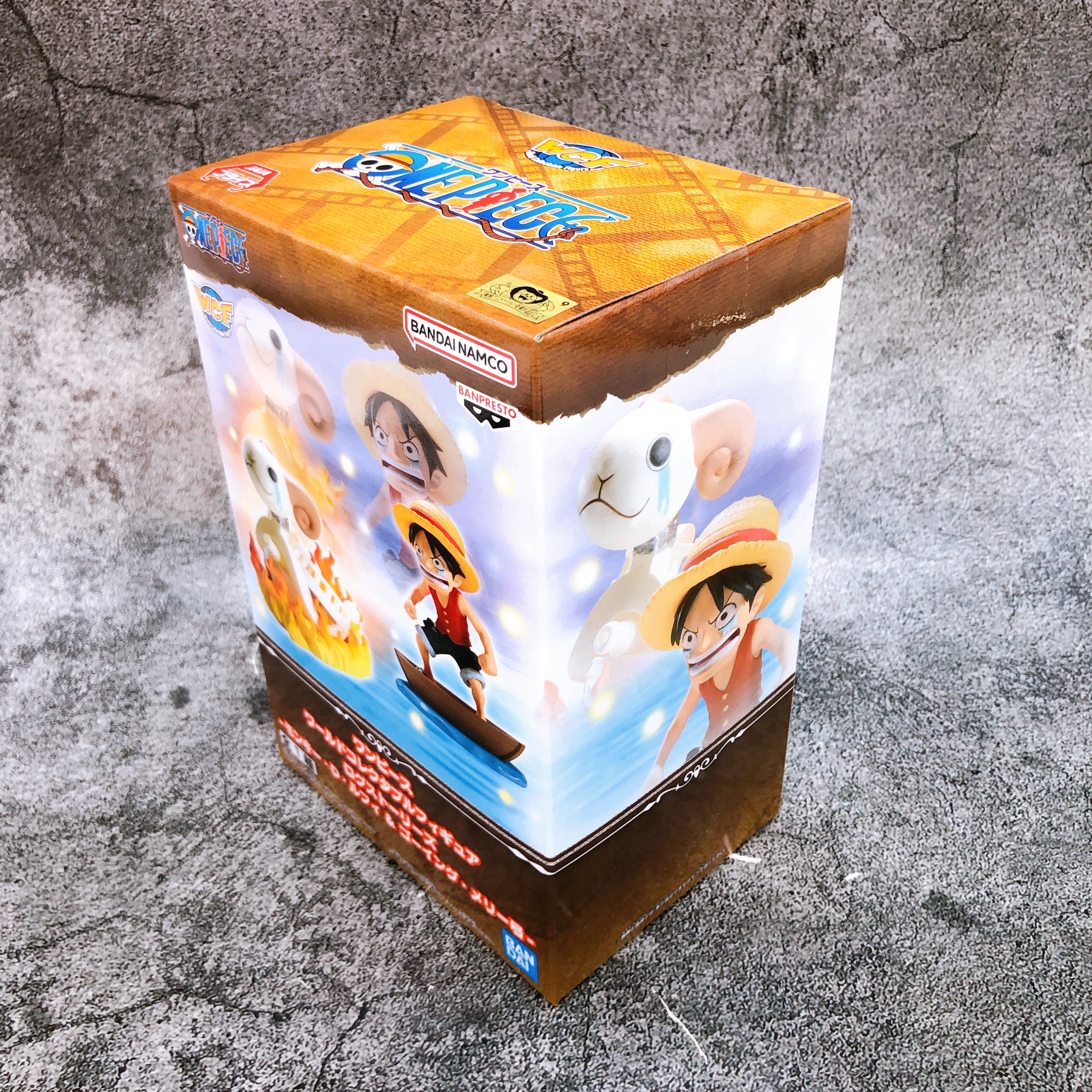 ONE PIECE Monkey D. Luffy & Going Merry World Collectable Figure Log Stories