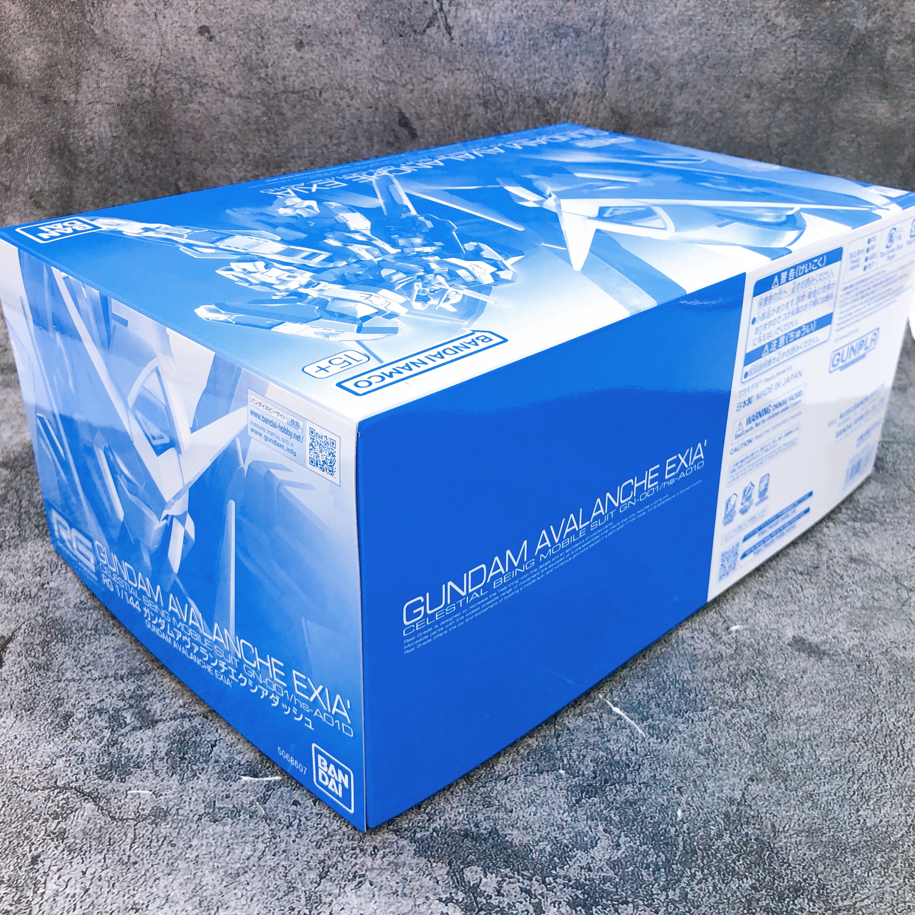 RG 1/144 Gundam Avalanche Exia Dash Gundam 00 Model Kit Premium Bandai