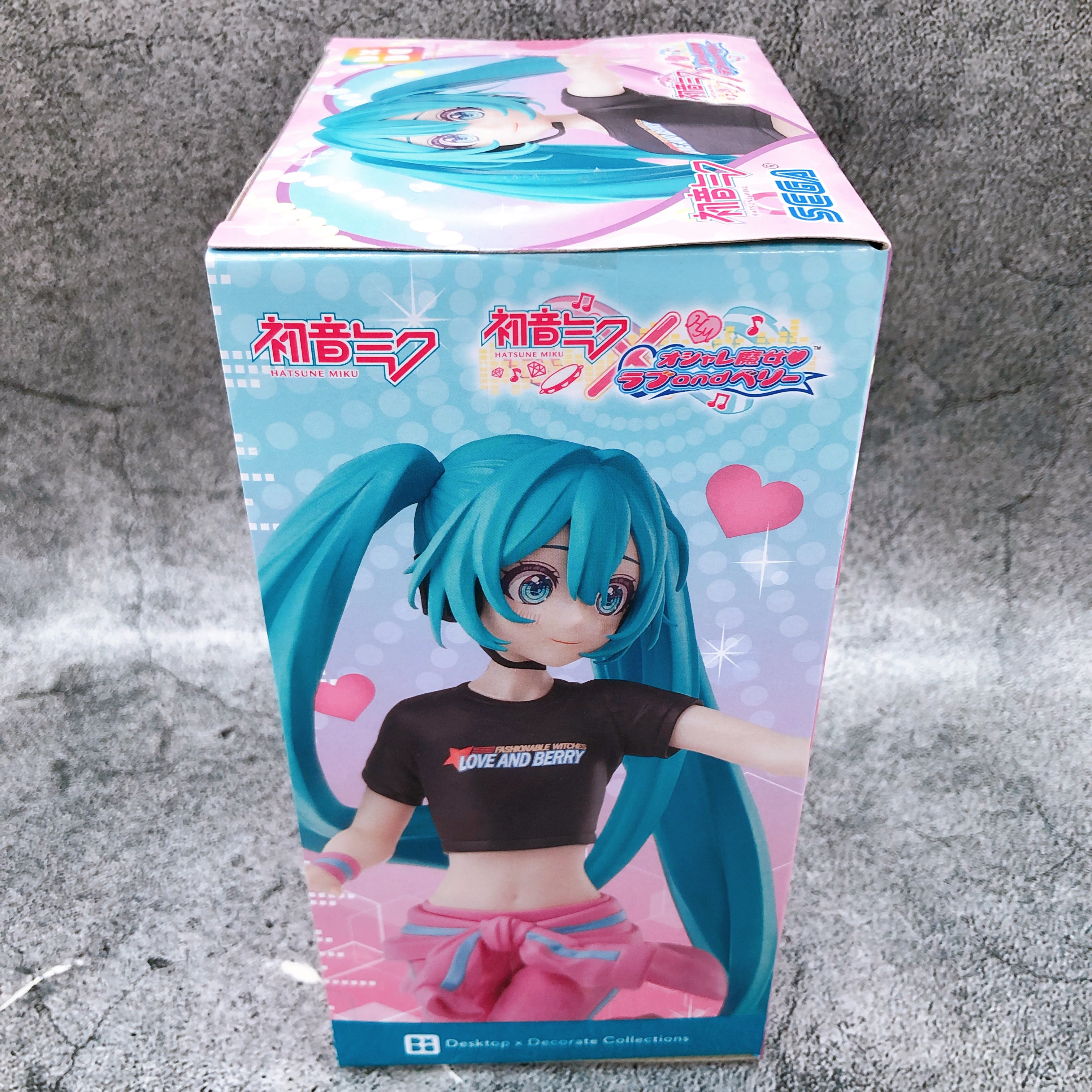 Hatsune Miku x Love and Berry Figure Berry ver. Desktop Decorate Figure SEGA