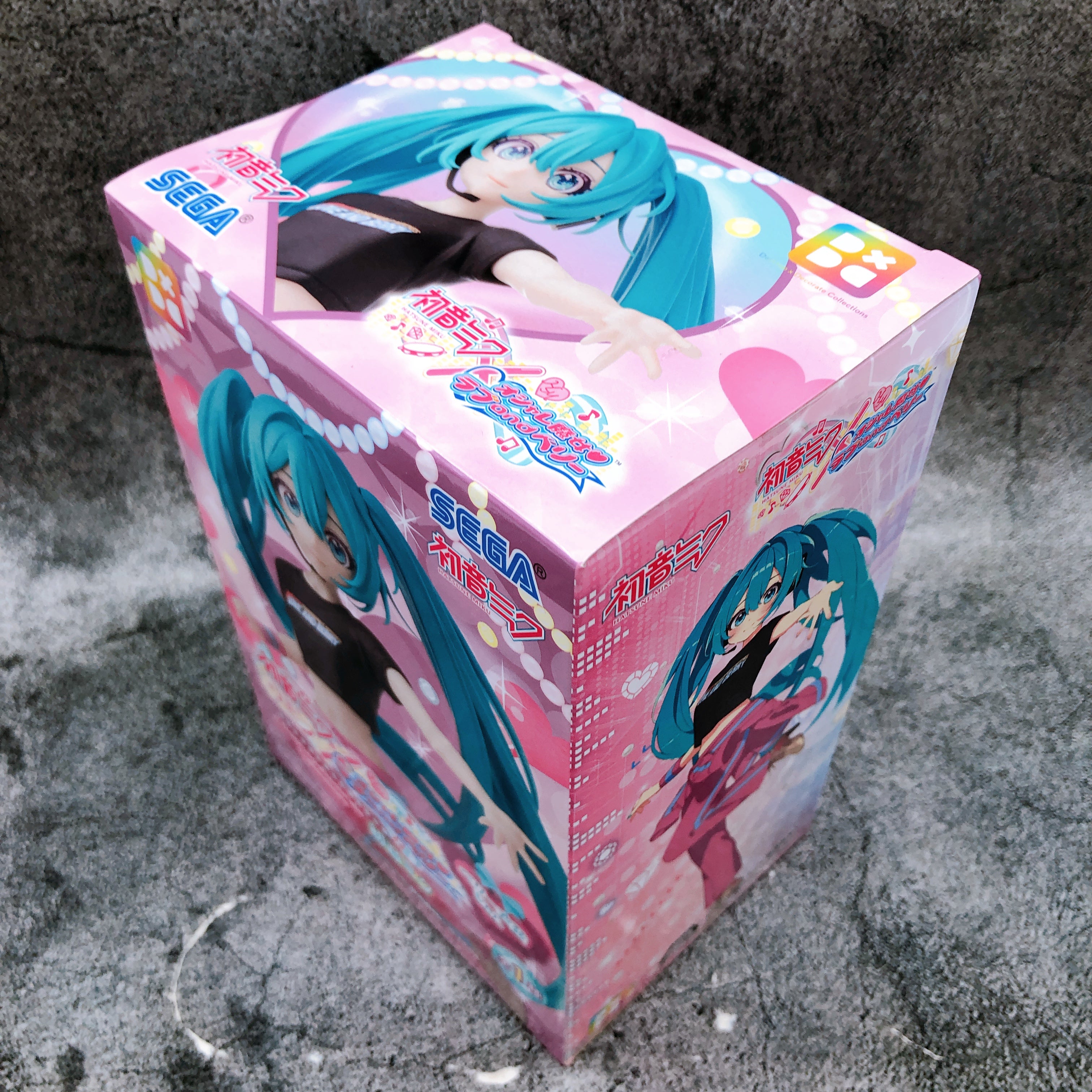 Hatsune Miku x Love and Berry Figure Berry ver. Desktop Decorate Figure SEGA