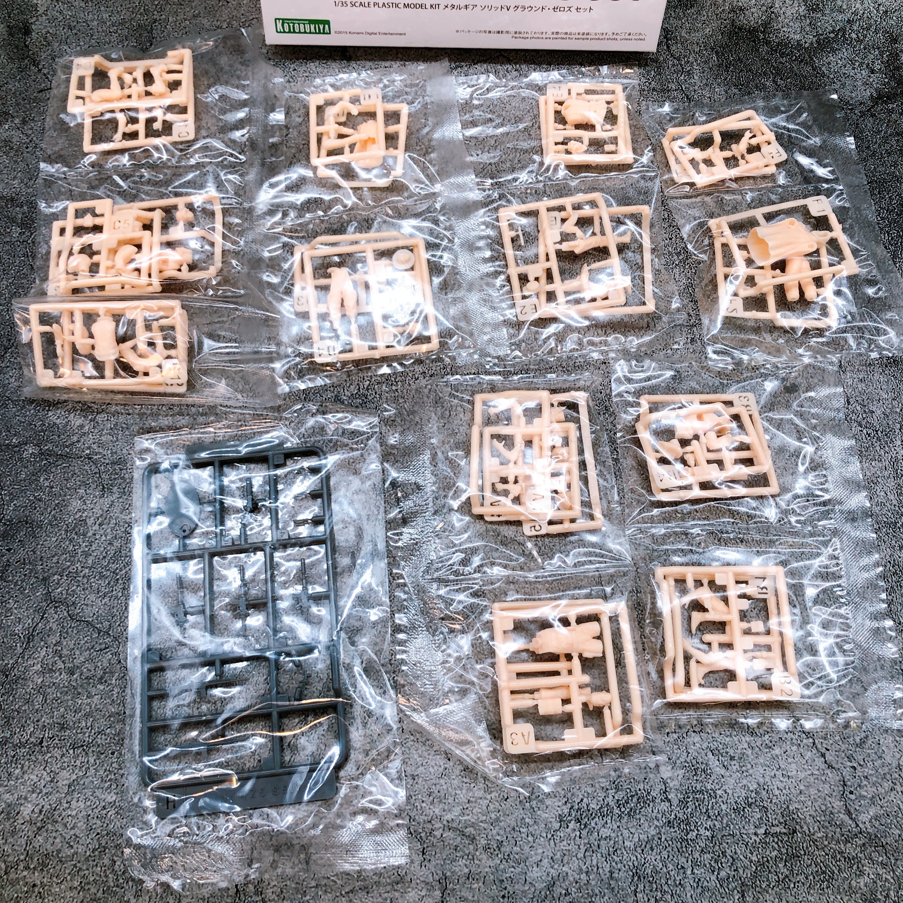 Metal Gear Solid V Ground Zeroes Set 1/35 Unpainted Model Kit KOTOBUKIYA Japan