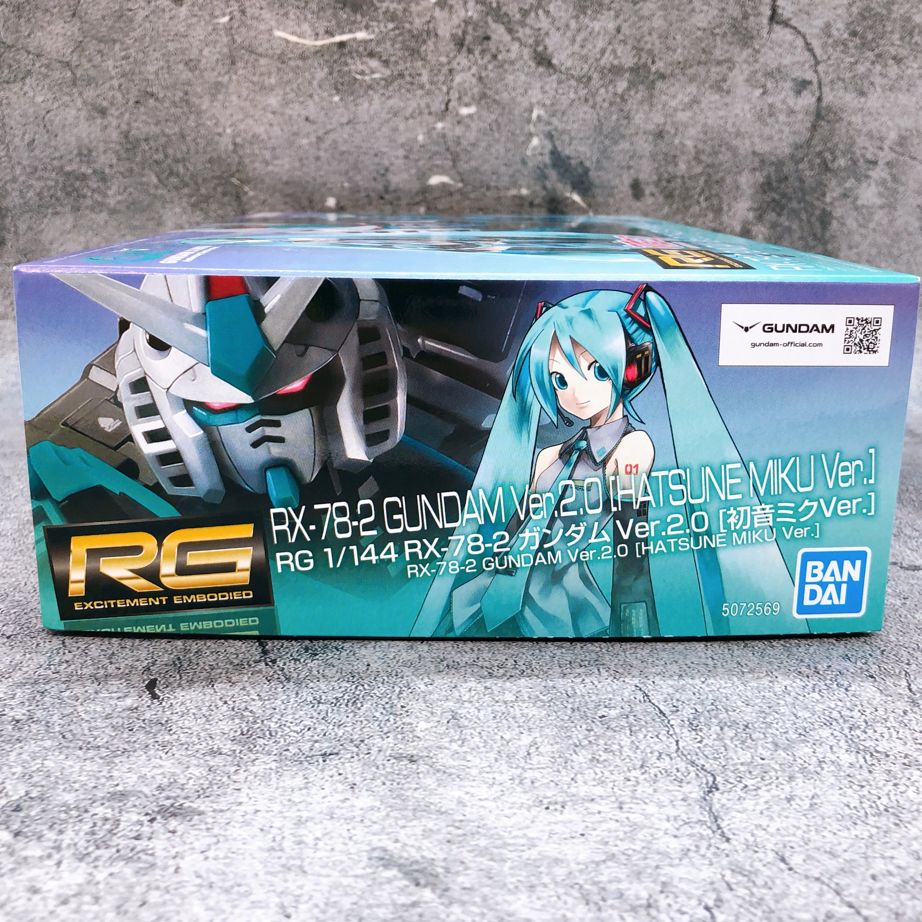 RG 1/144 RX-78-2 Gundam Ver.2.0 Hatsune Miku Ver Model Kit Premium Bandai Japan