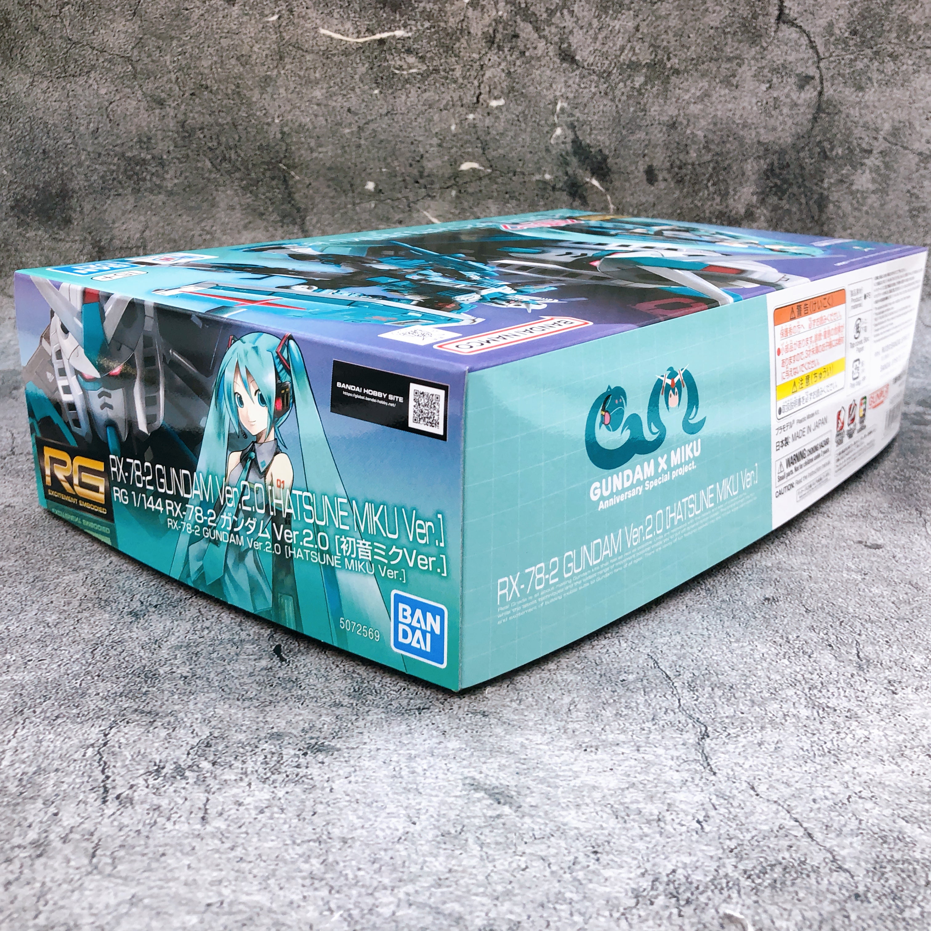 RG 1/144 RX-78-2 Gundam Ver.2.0 Hatsune Miku Ver Model Kit Premium Bandai Japan