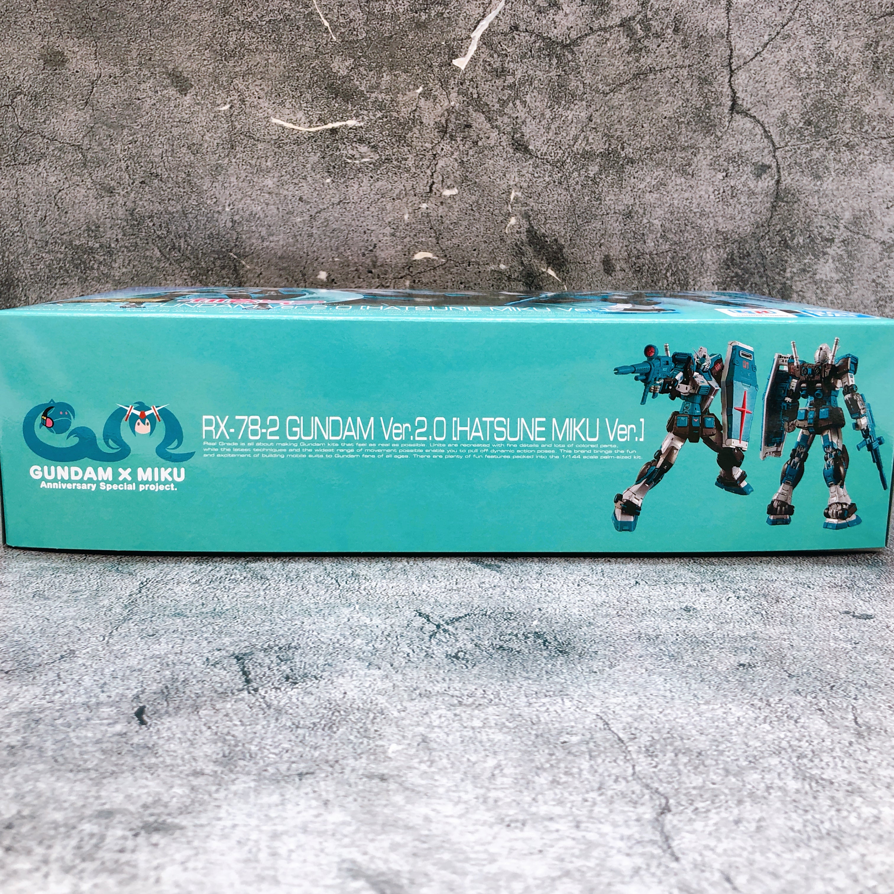 RG 1/144 RX-78-2 Gundam Ver.2.0 Hatsune Miku Ver Model Kit Premium Bandai Japan