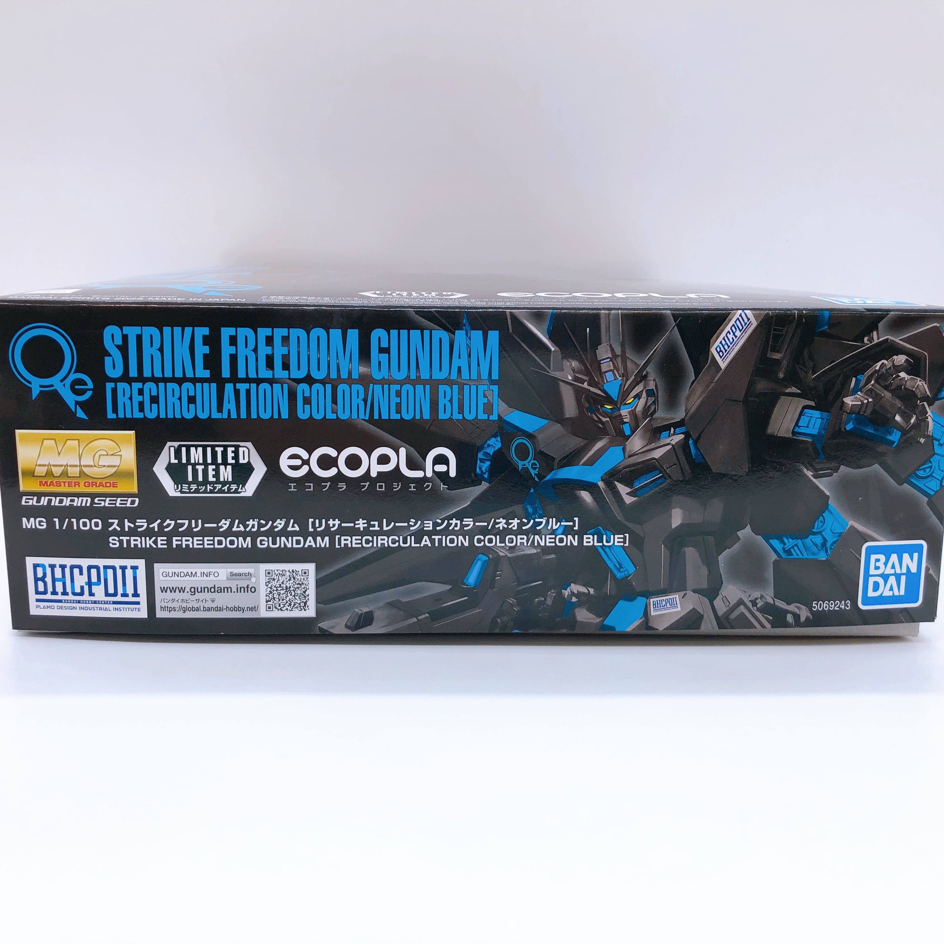 MG 1/100 Strike Freedom Gundam Recirculation Color Neon Blue Limited Kit Bandai